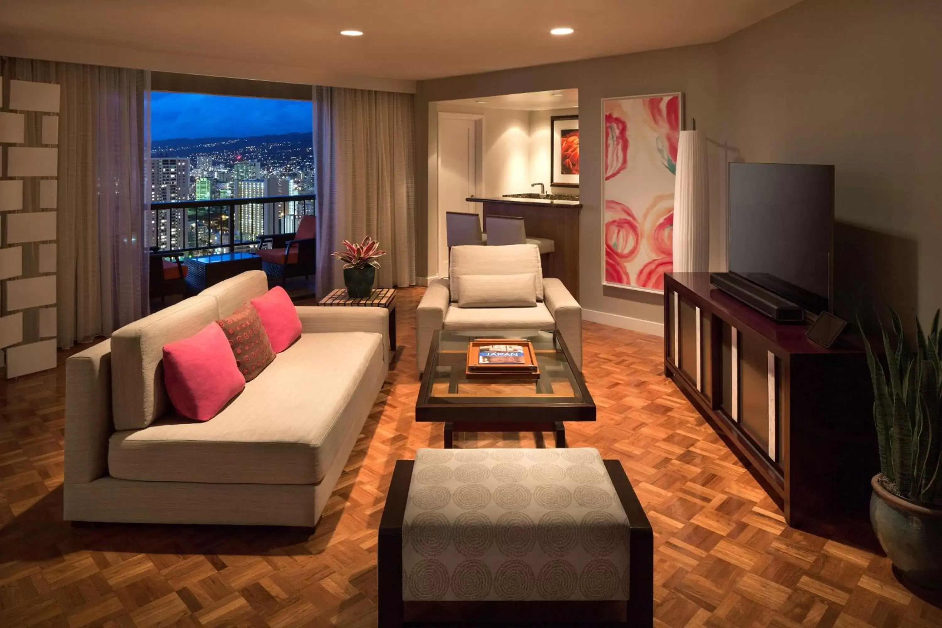 Photo of the whole room, Seating Area in Hyatt Regency Waikiki Beach Resort & Spa