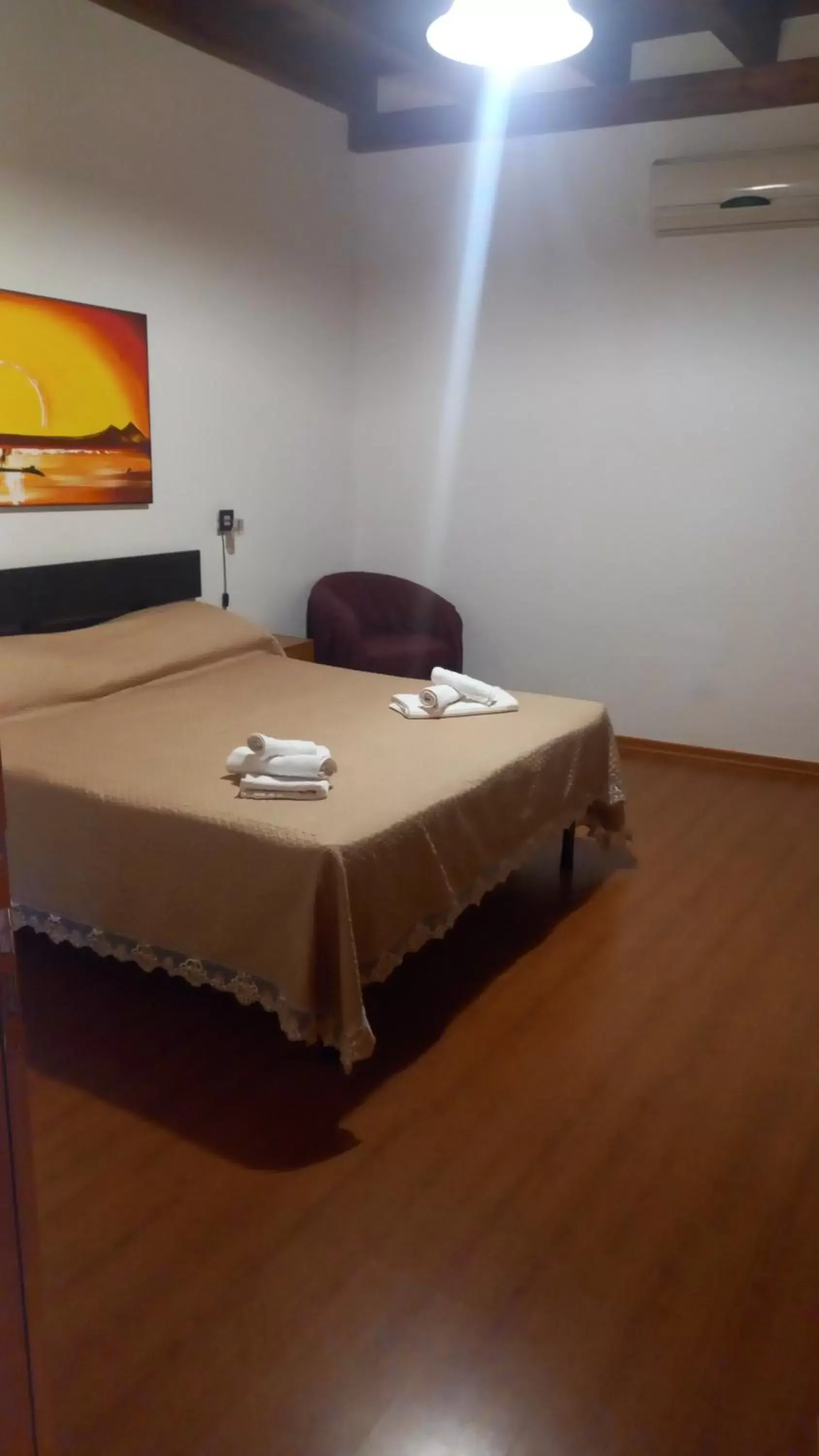 Double Room with Private Bathroom in Night and Day Double Room with Private Bathroom in Night and Day