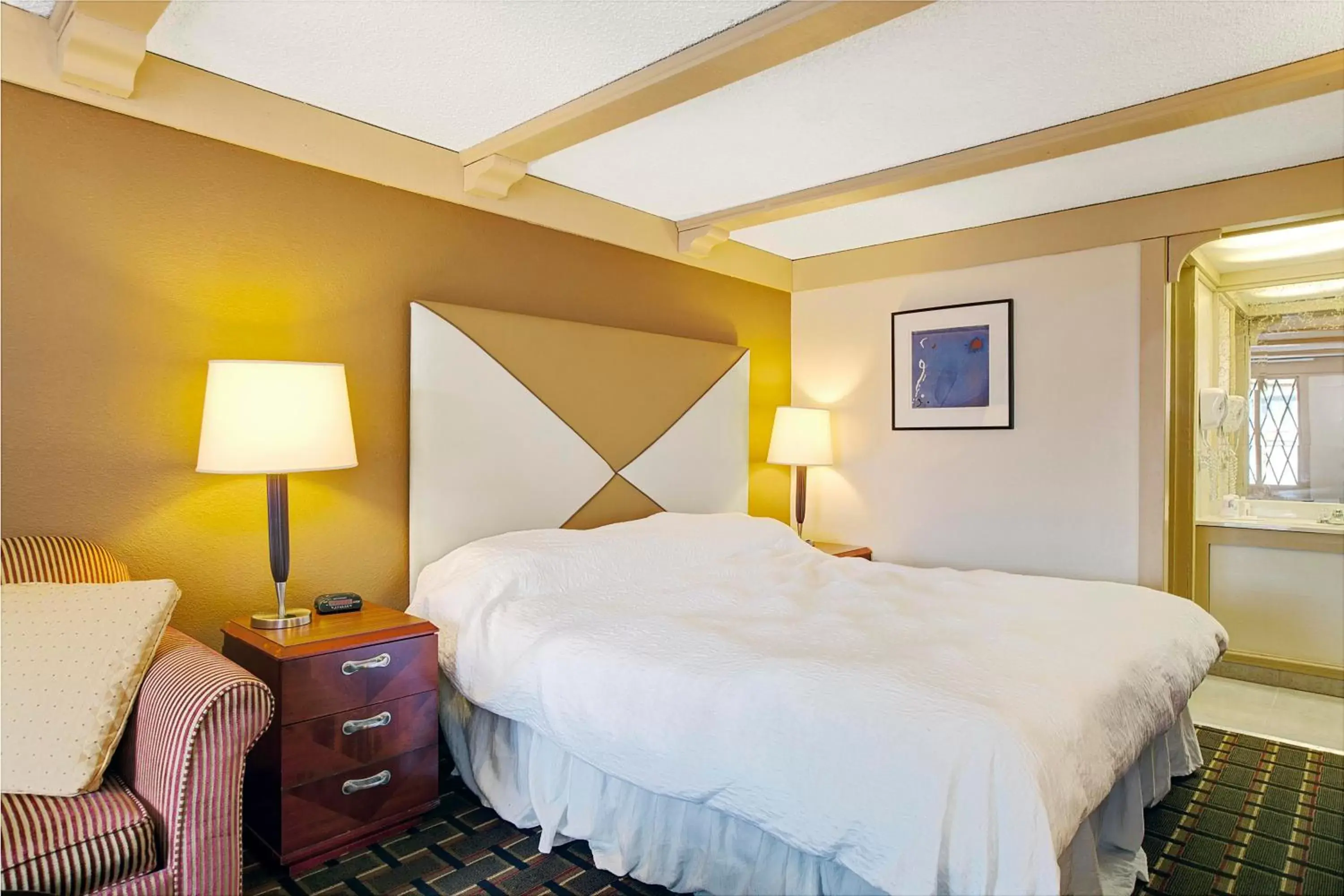 Bedroom, Bed in Knights Inn Greensburg Bedroom, Bed in Knights Inn Greensburg