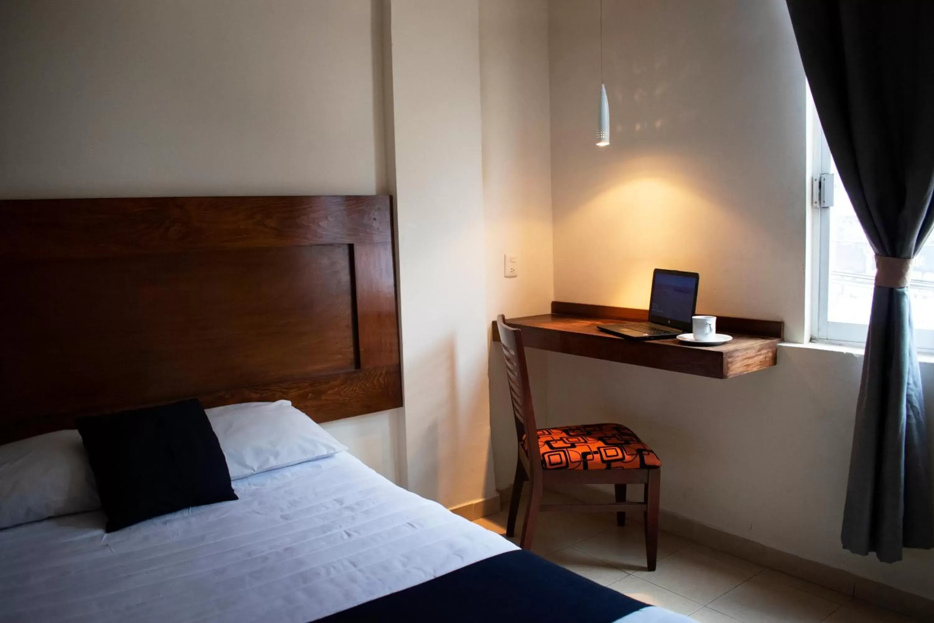 hair dresser, Bed in Hotel Casa Blanca