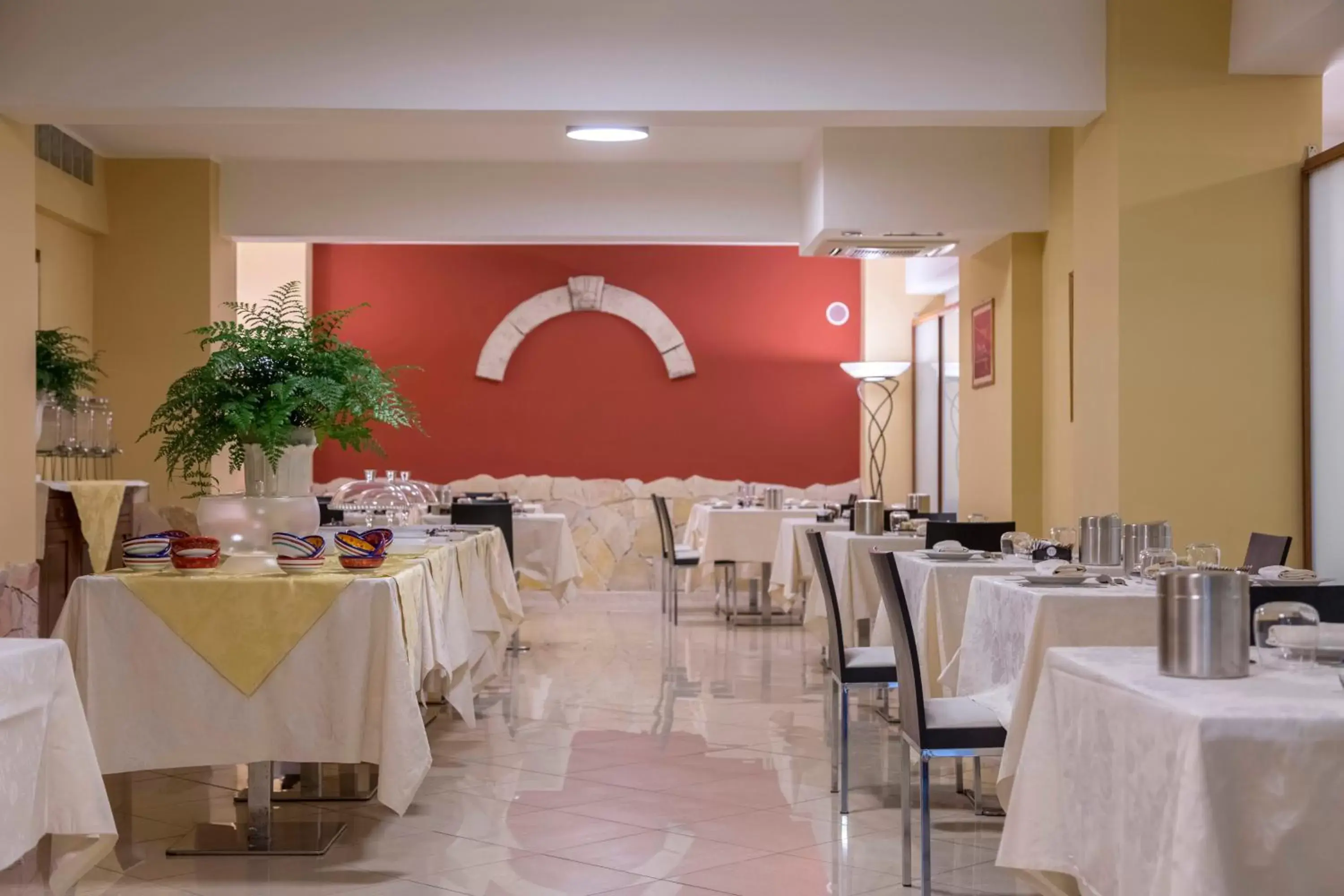Restaurant/Places to Eat in Hotel San Michele