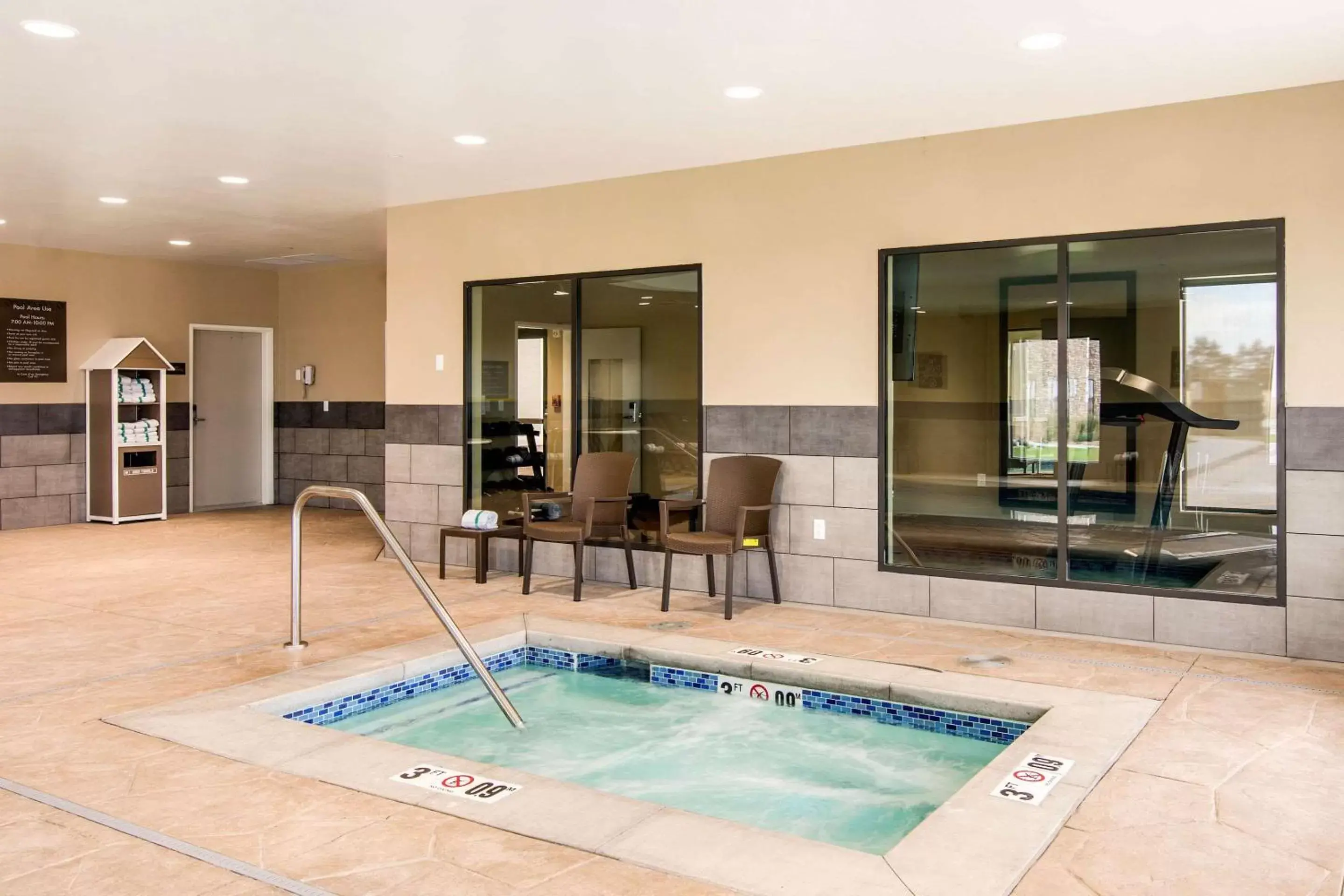 Activities, Swimming Pool in Comfort Suites