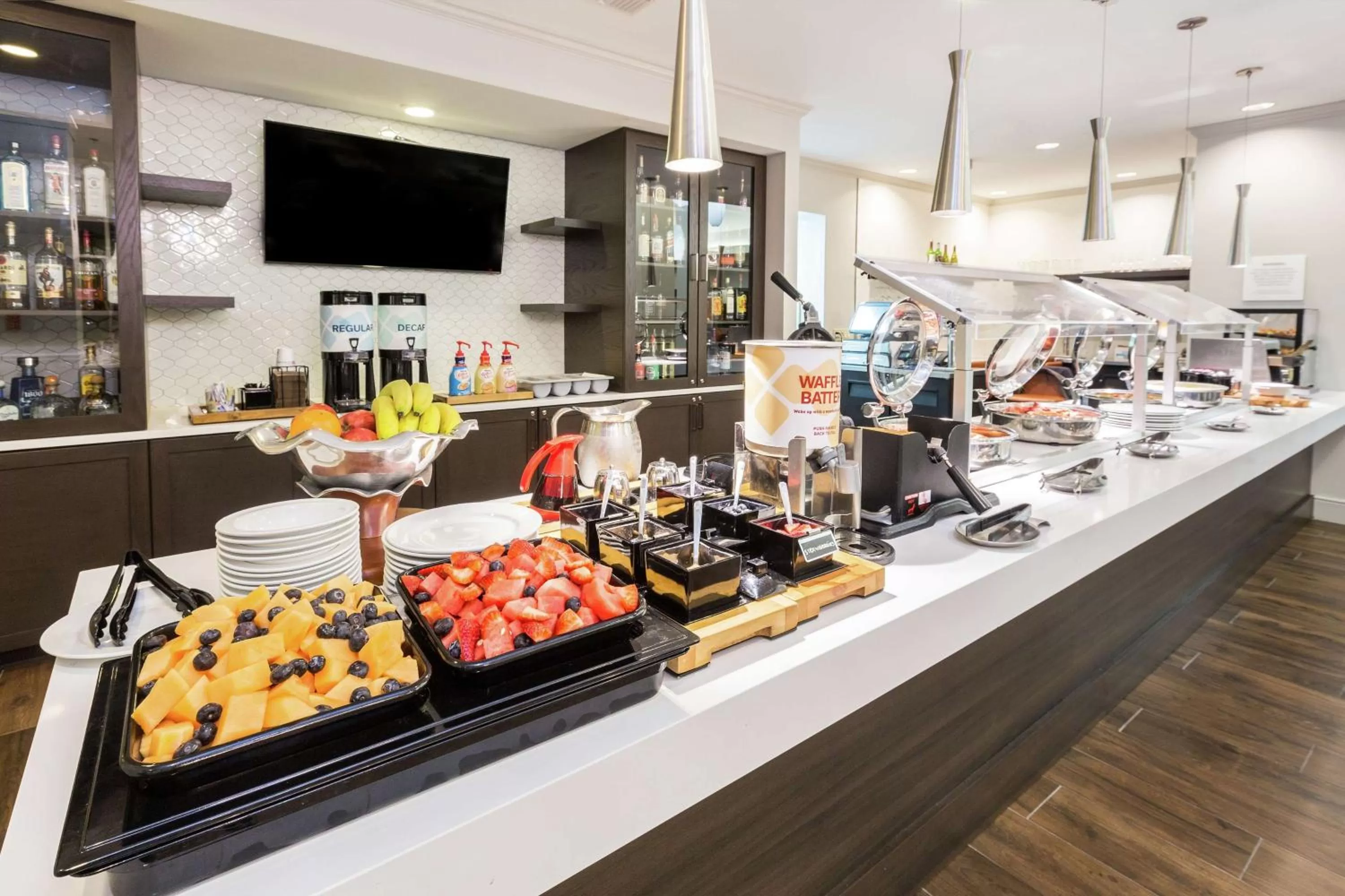 Restaurant/places to eat in Hilton Garden Inn Oakland/San Leandro