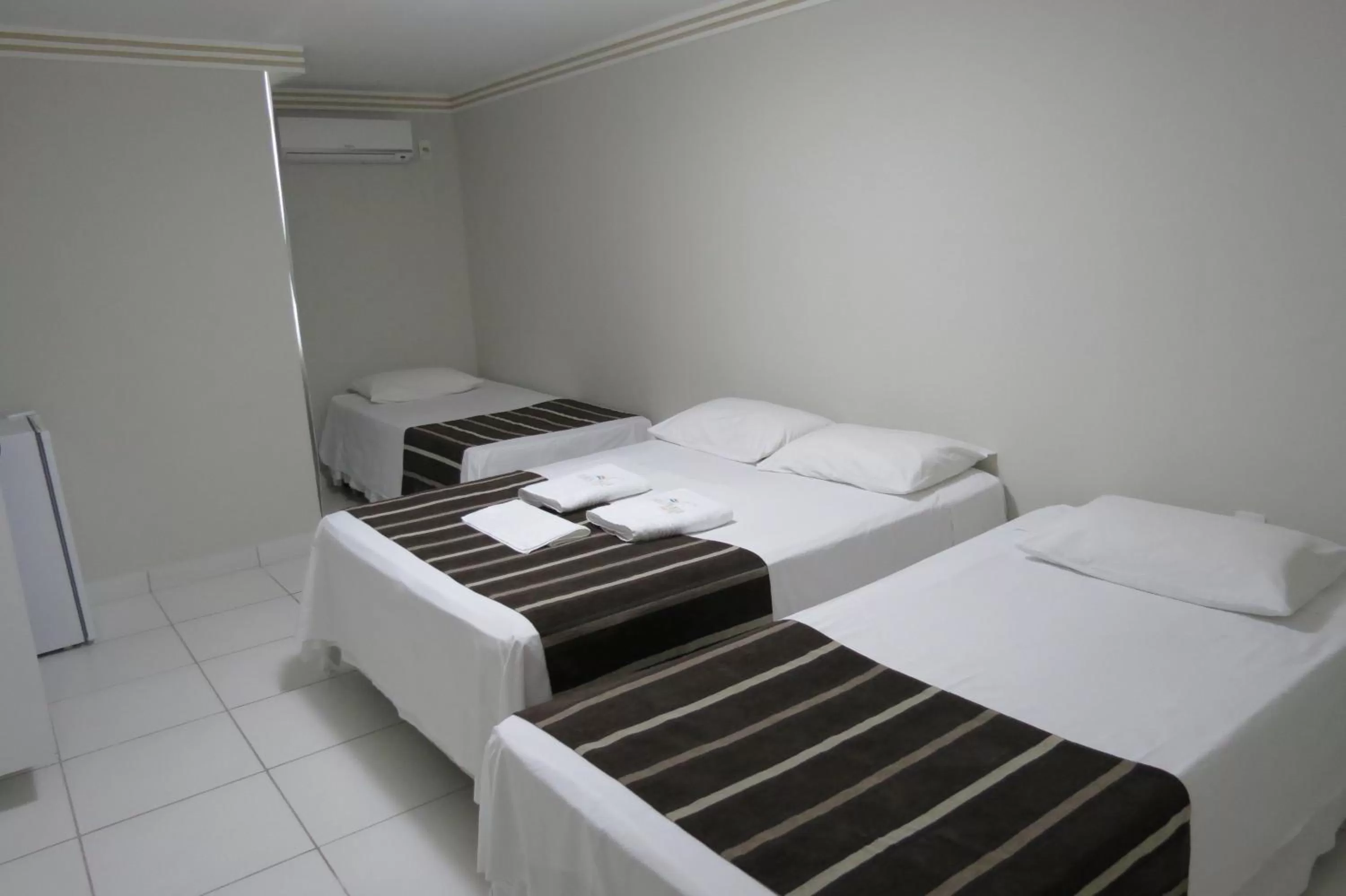 Bedroom, Bed in Tirol Praia Hotel