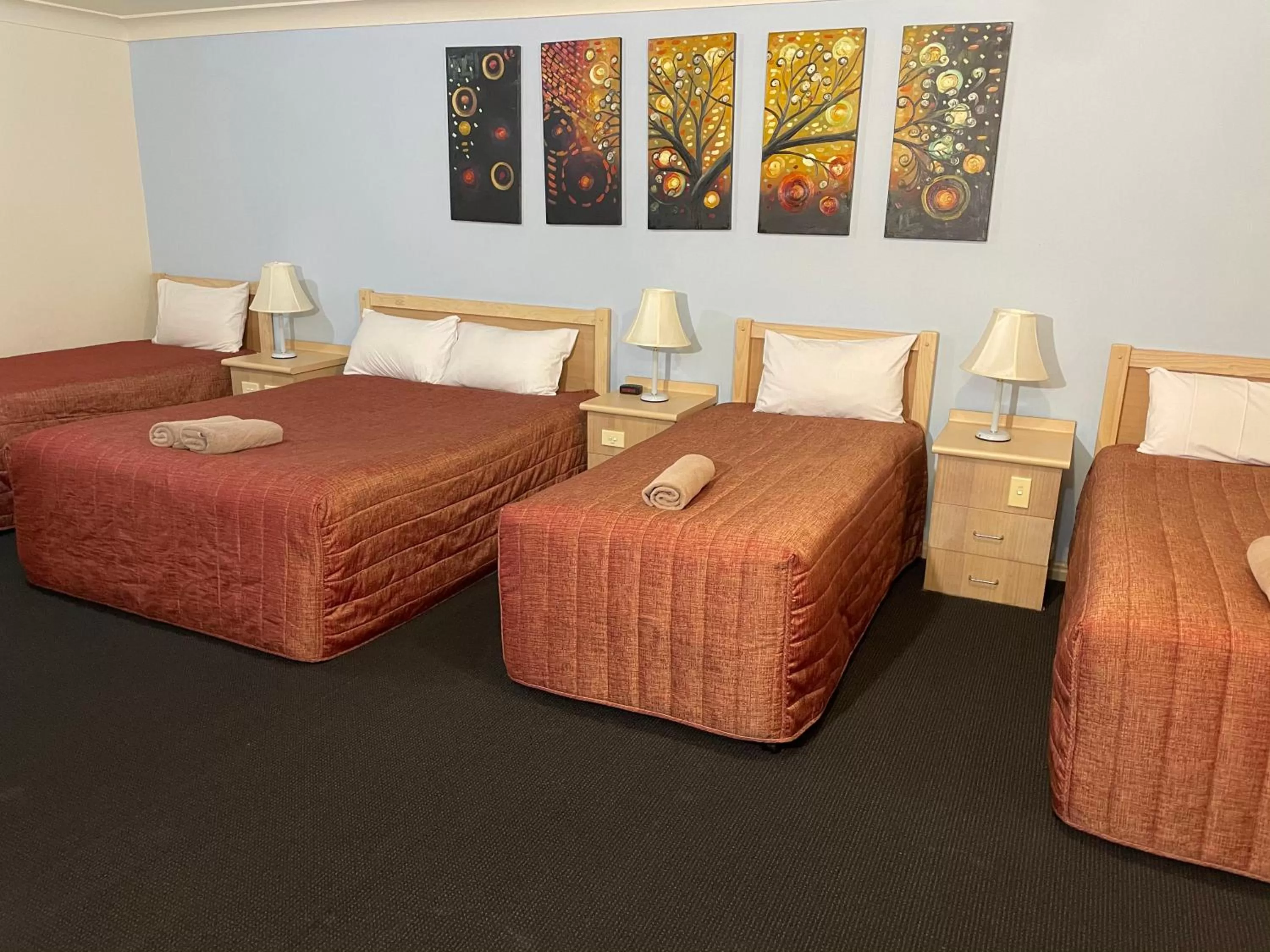 Bed in Countryman Motor Inn Cowra