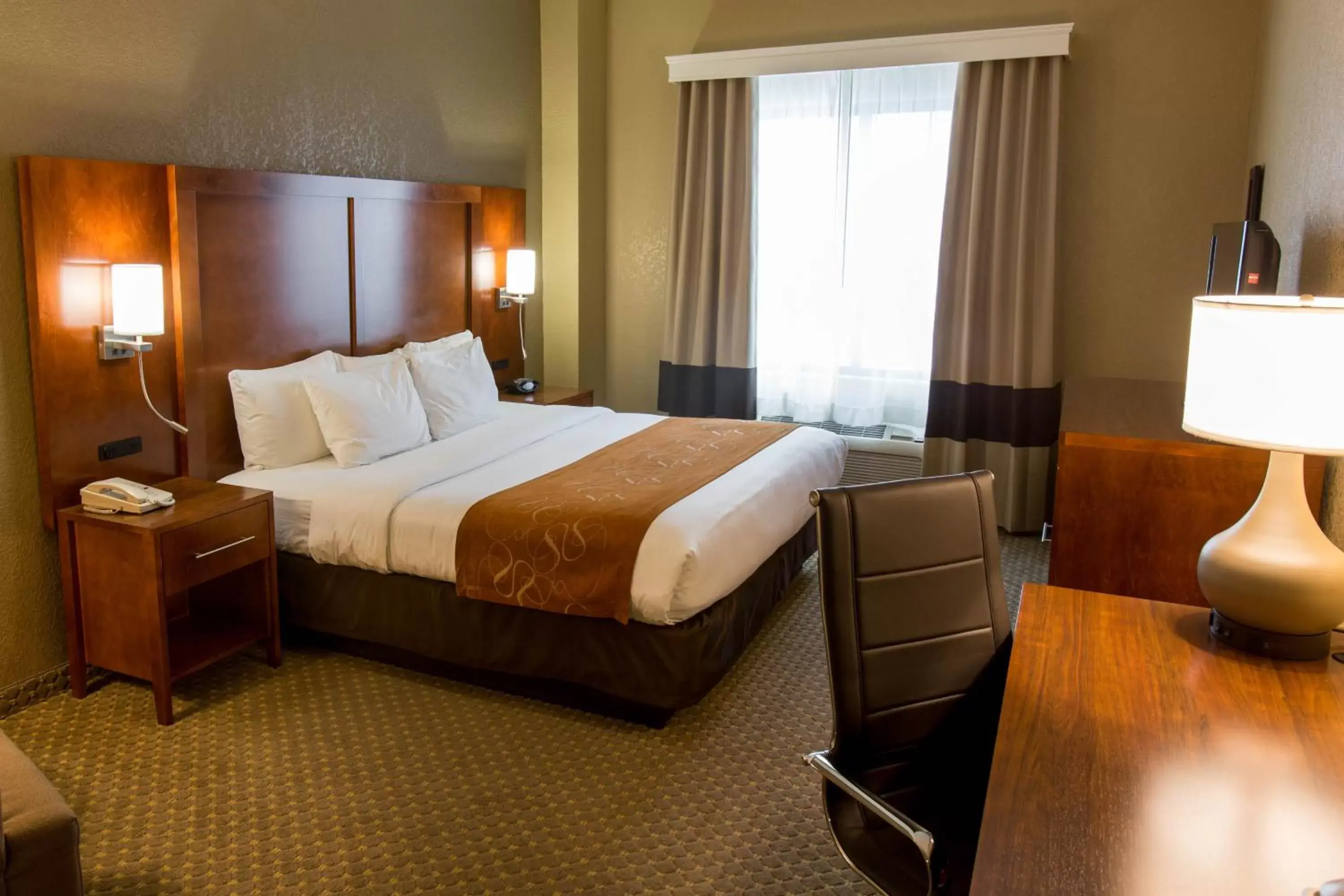 King Room - Accessible/Non-Smoking in Comfort Suites Grand Rapids South