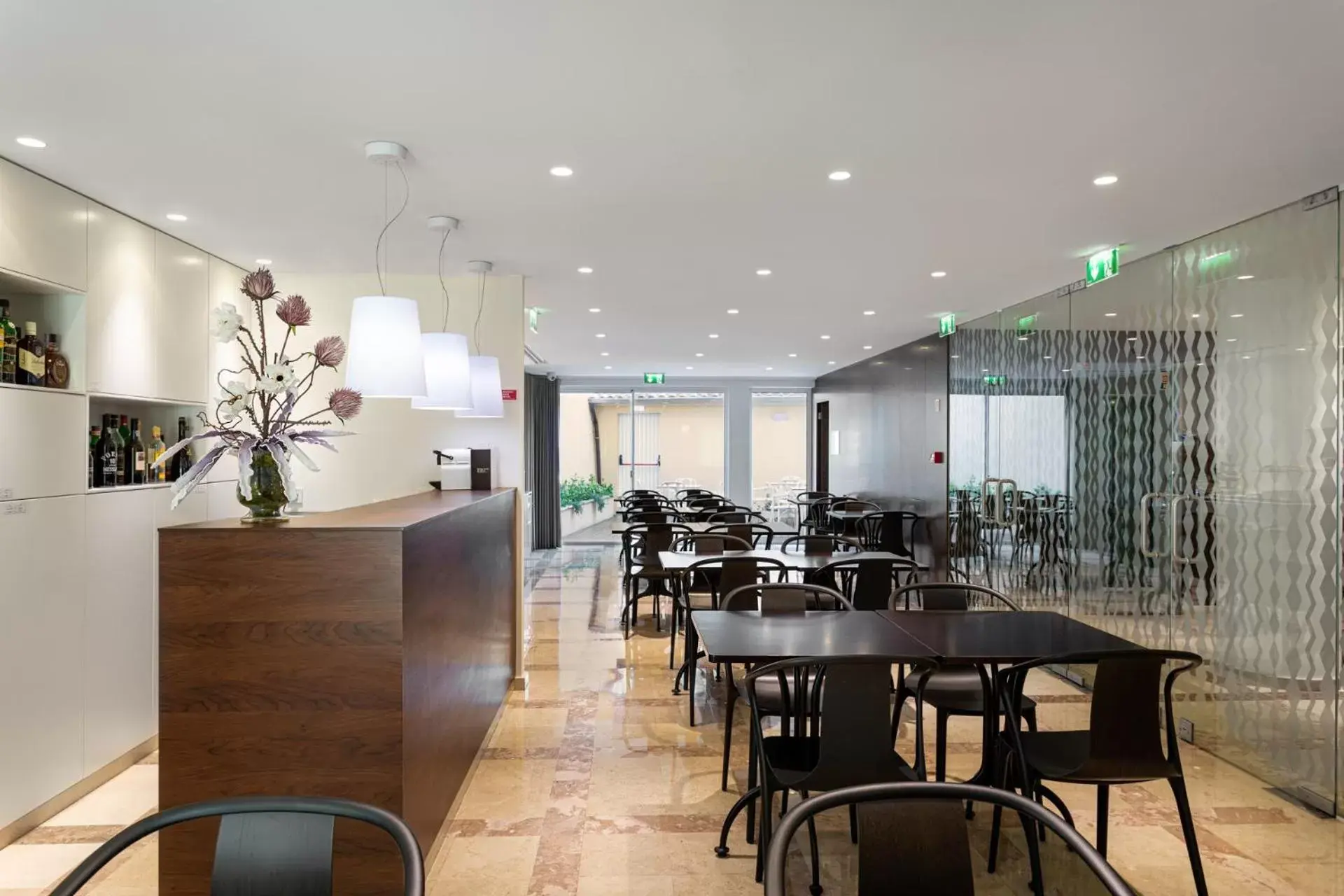 Breakfast, Restaurant/Places to Eat in Hotel Aveiro Center