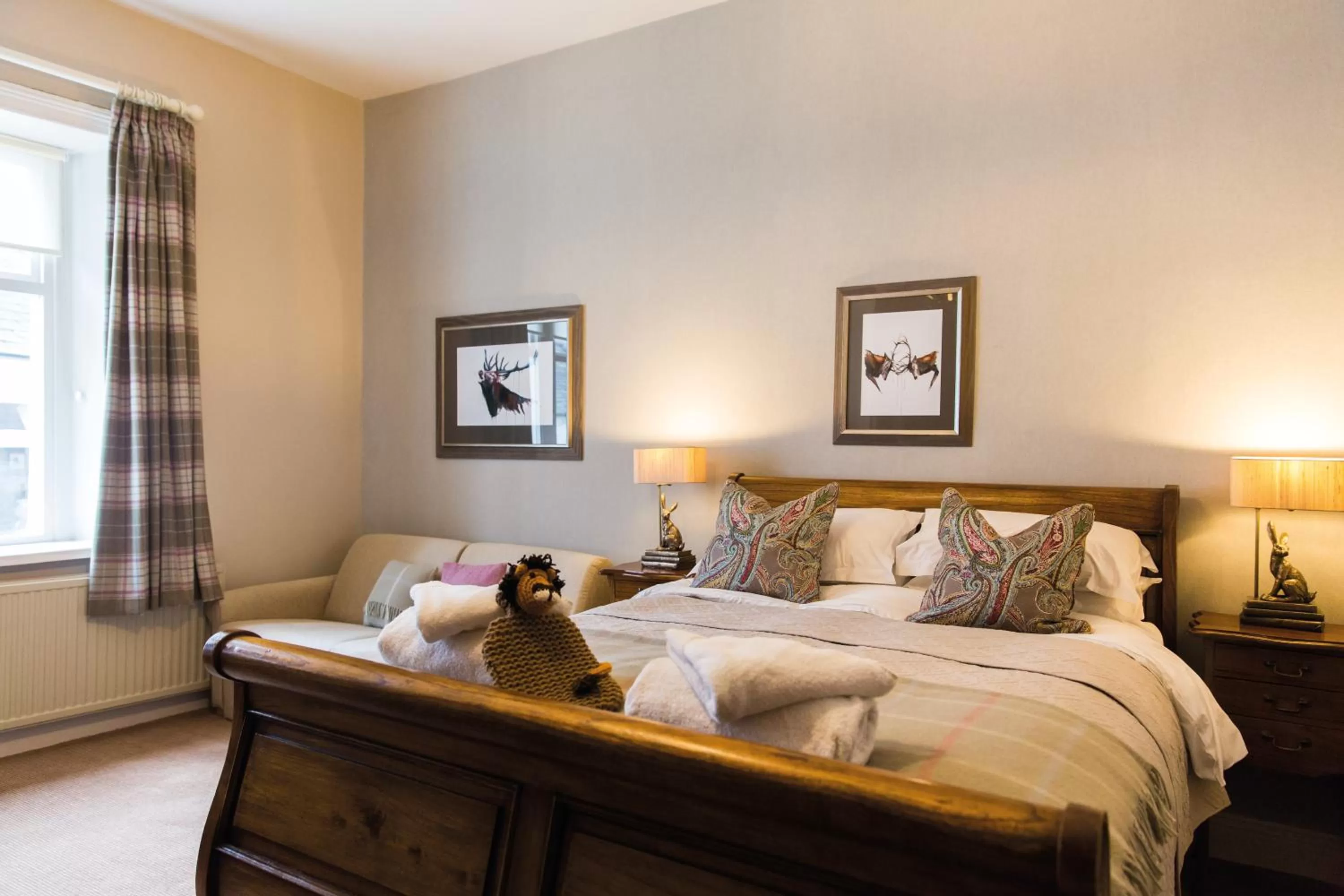 Photo of the whole room, Bed in The Golden Lion at Settle