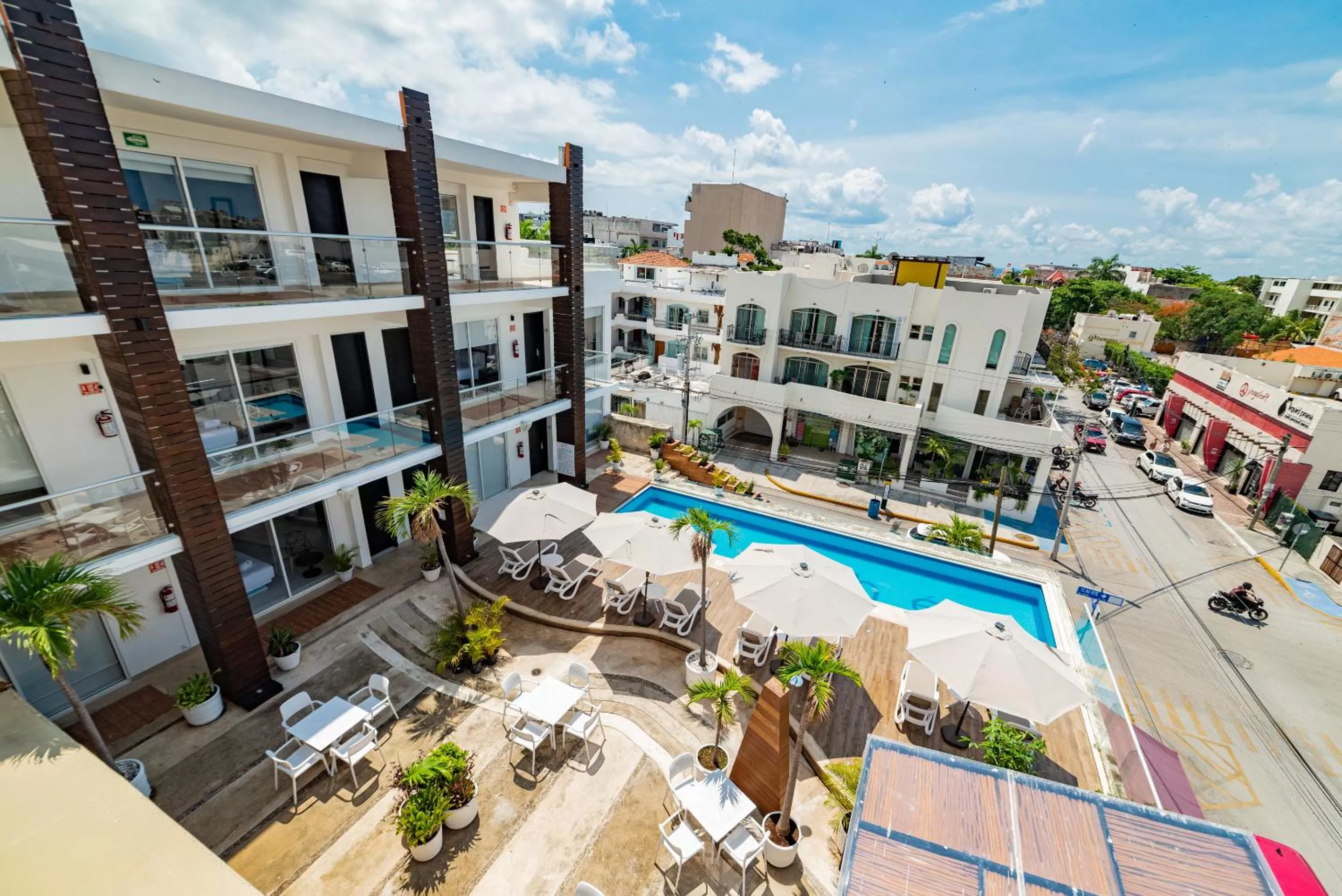 Restaurant/places to eat, Pool View in Hotel Cache