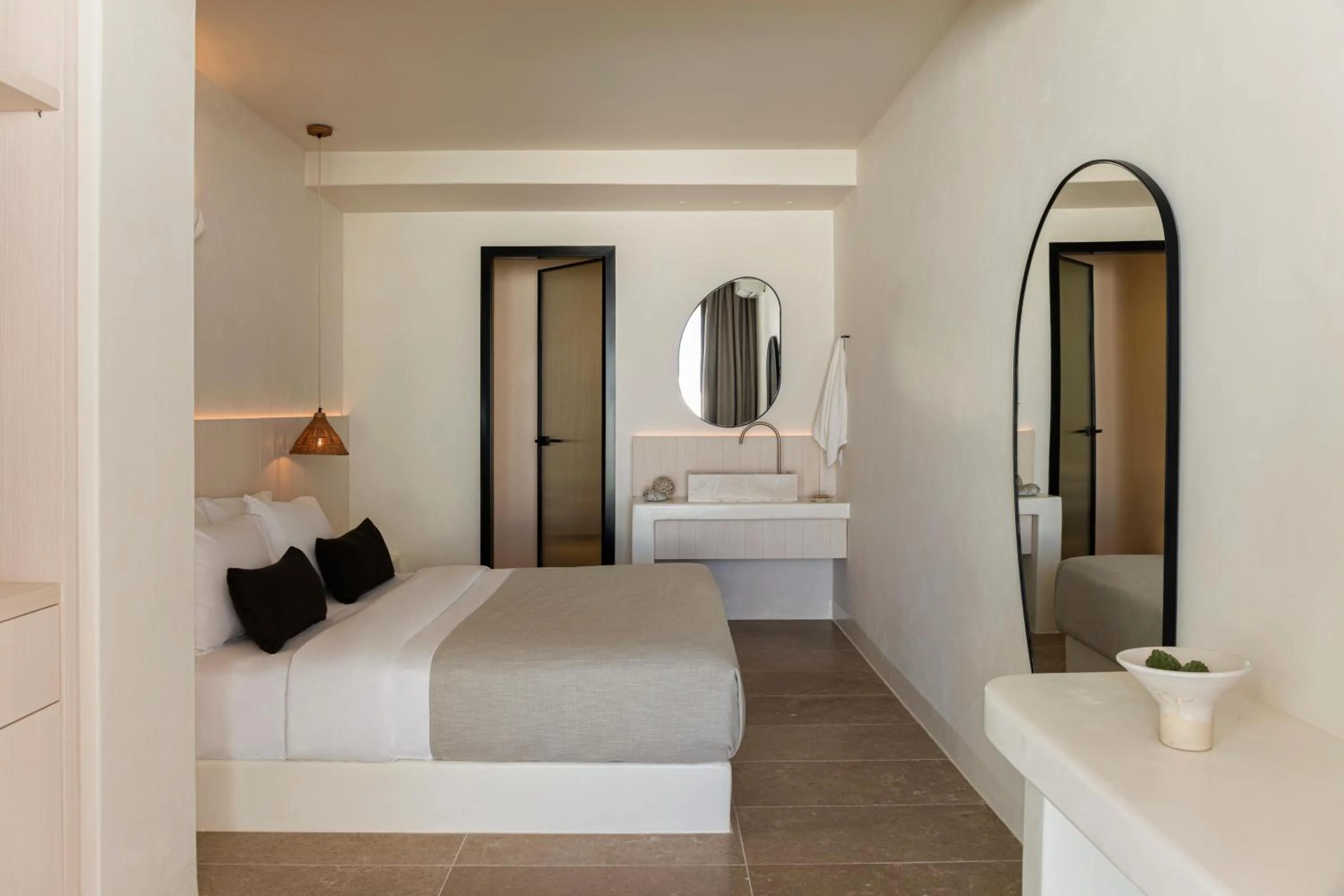 Photo of the whole room, Bed in Porto Mykonos