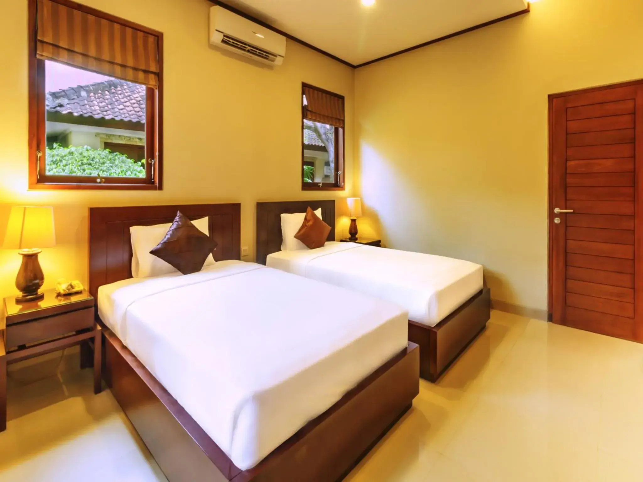 Photo of the whole room, Bed in Yulia Beach Inn Kuta