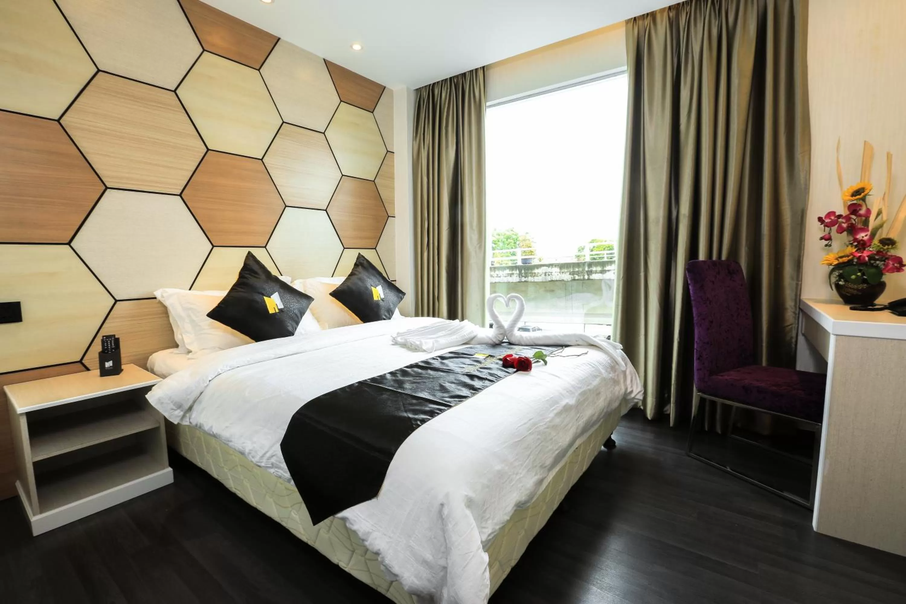 Bedroom, Bed in Mercury Boutique Hotel