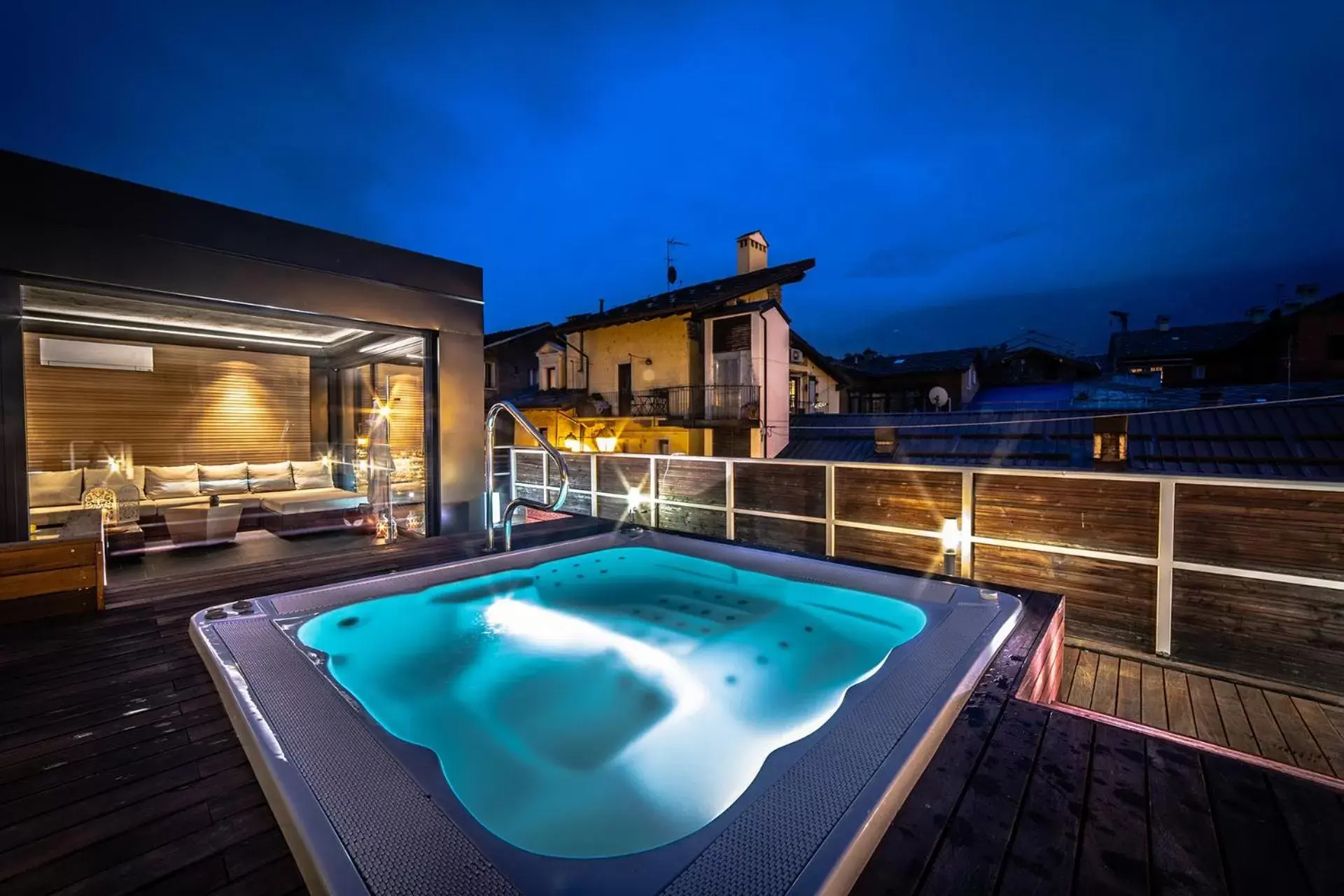 Hot Tub, Swimming Pool in HB Aosta Hotel & Balcony SPA
