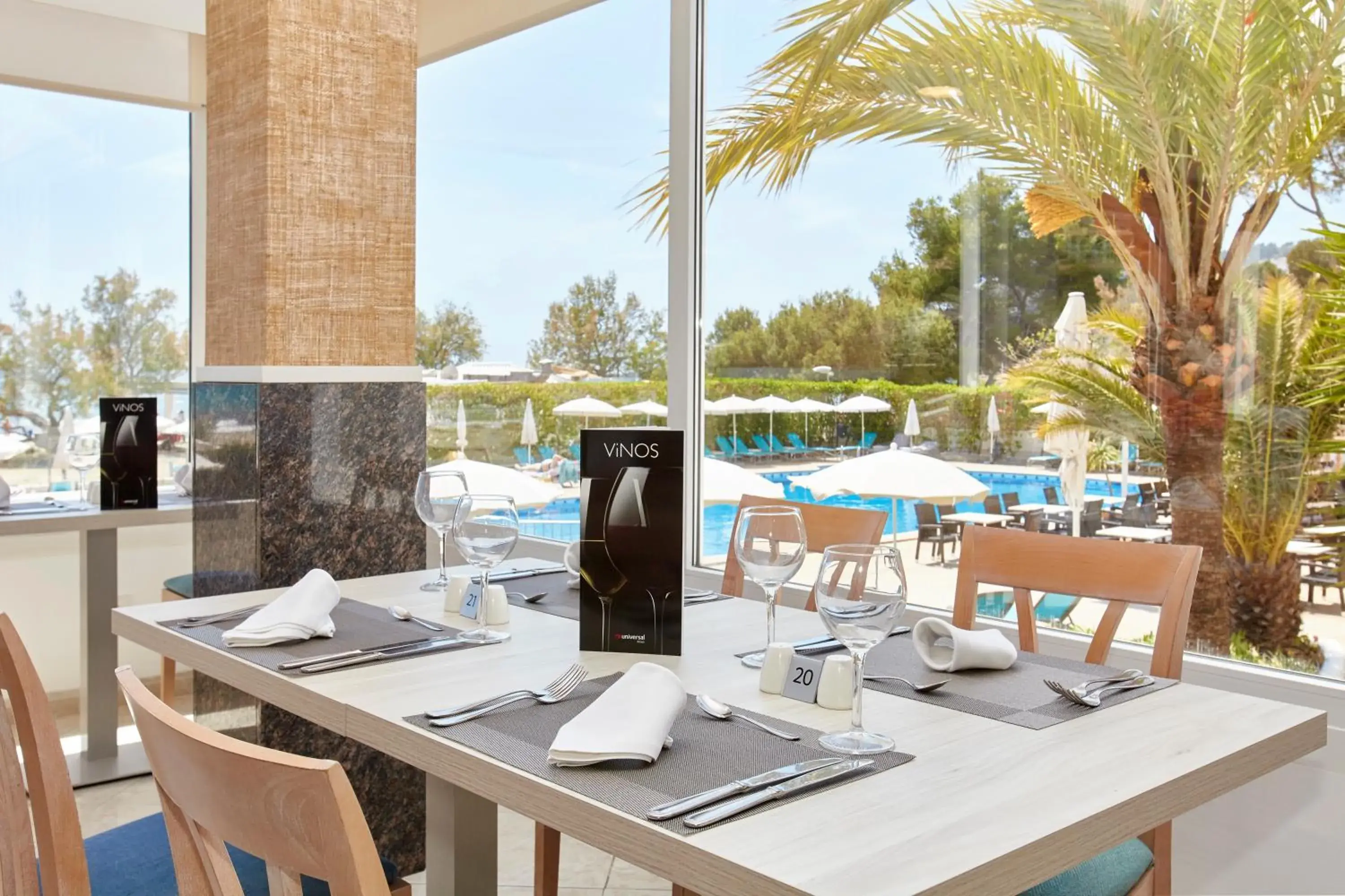 Restaurant/Places to Eat in Universal Hotel Castell Royal