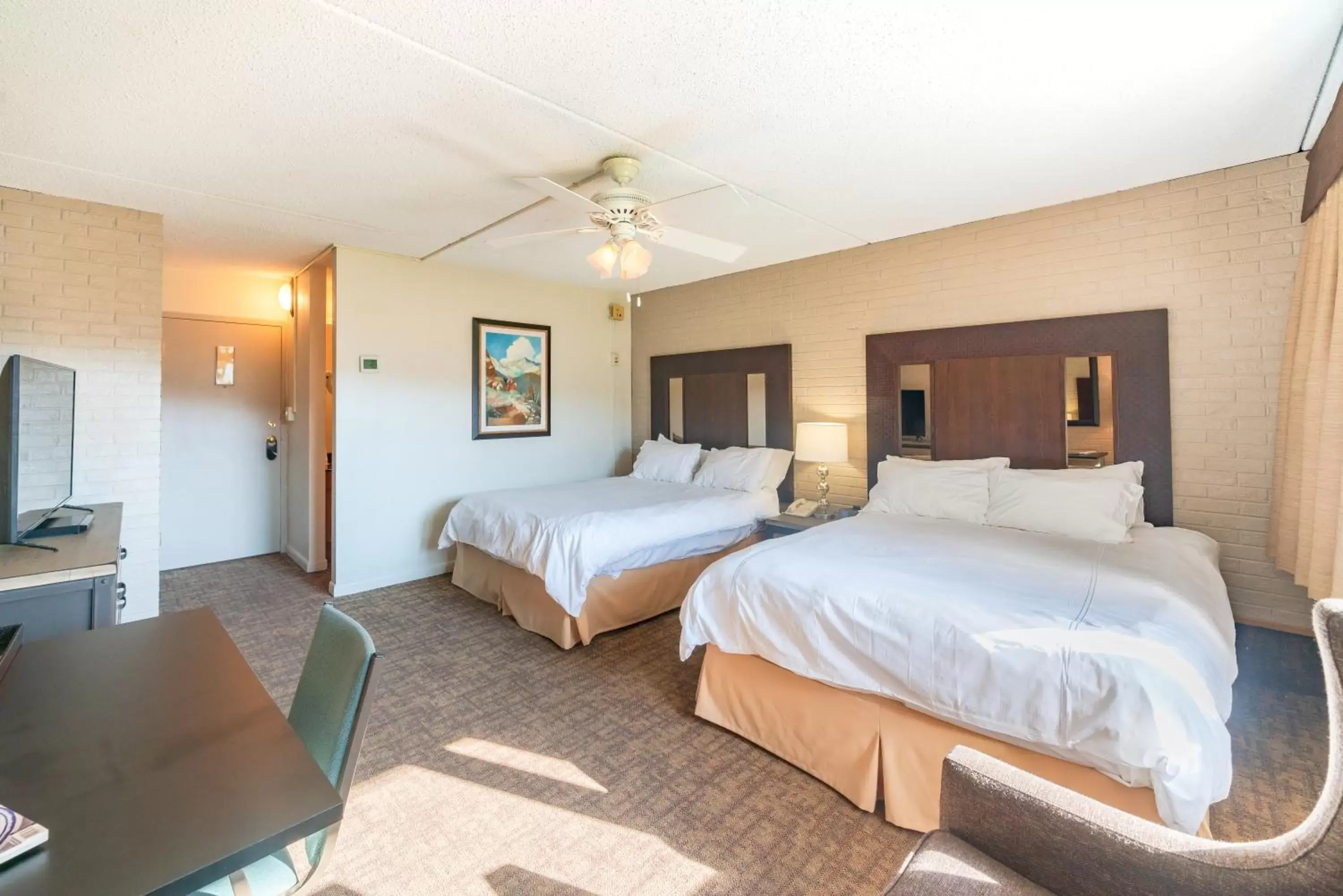 Superior Queen Room with Two Queen Beds in Mountain Chalet Snowmass Superior Queen Room with Two Queen Beds in Mountain Chalet Snowmass