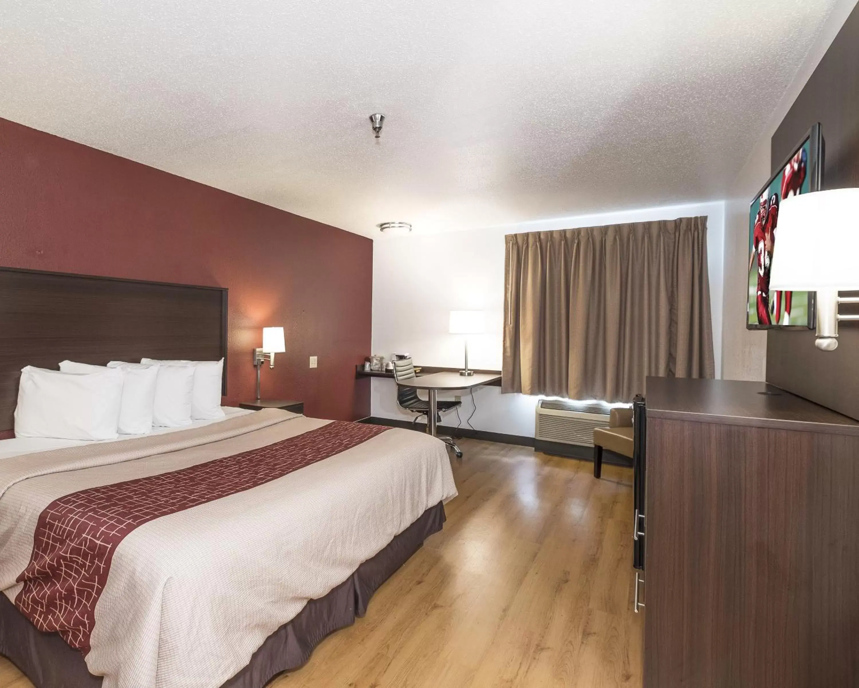 Superior King Room - Non-Smoking in Red Roof Inn Columbus - Hebron Superior King Room - Non-Smoking in Red Roof Inn Columbus - Hebron