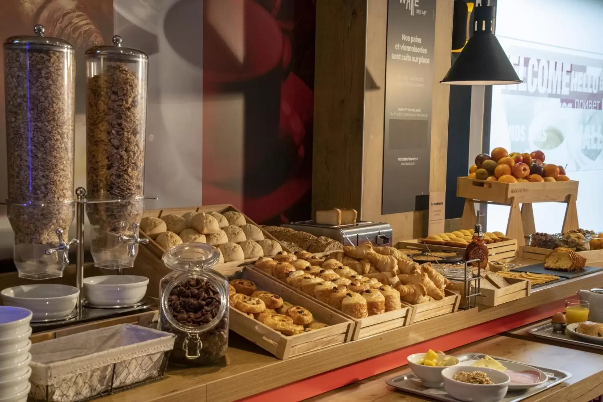 Continental breakfast, Food in IBIS Cannes Mouans Sartoux Piscine parking gratuit