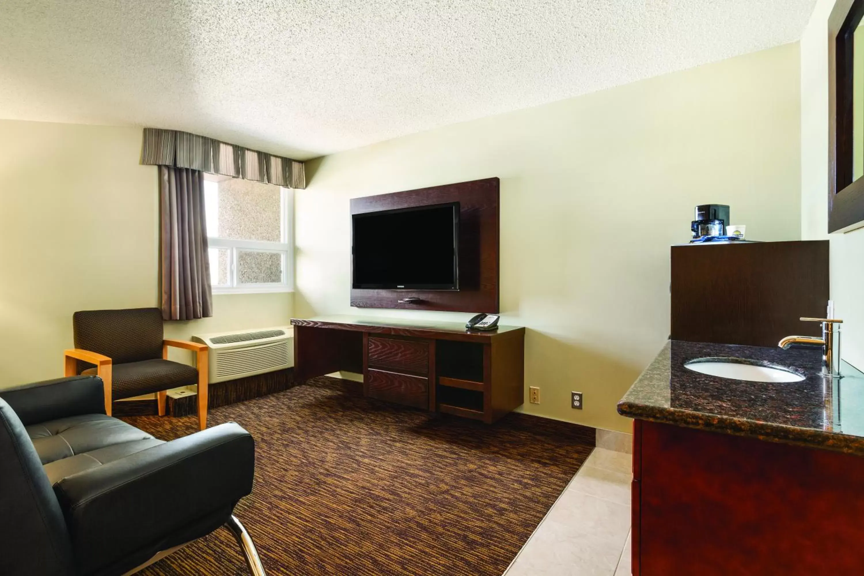 TV and multimedia, TV/Entertainment Center in Days Inn by Wyndham Vermilion