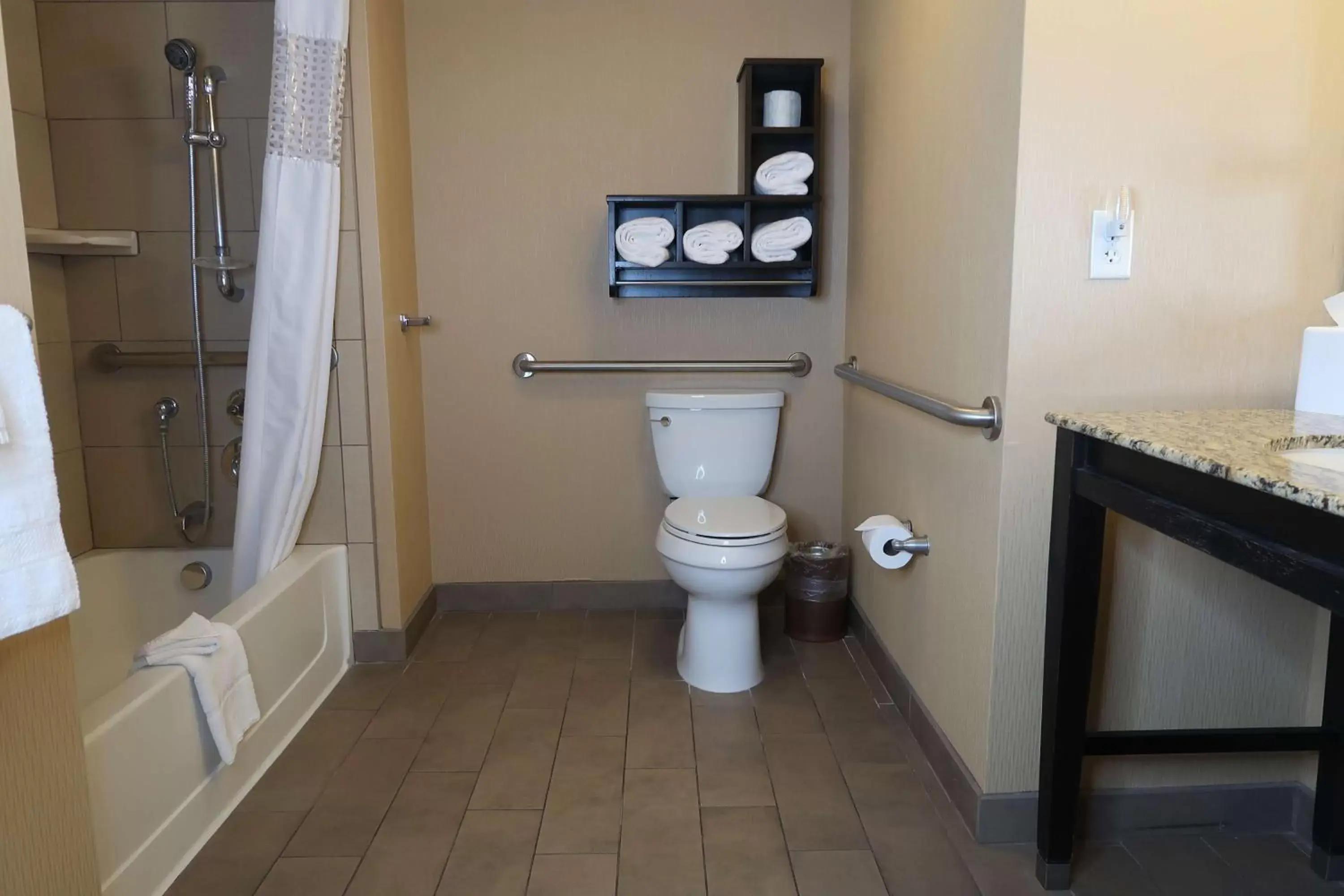Bathroom in Hampton Inn & Suites Salinas
