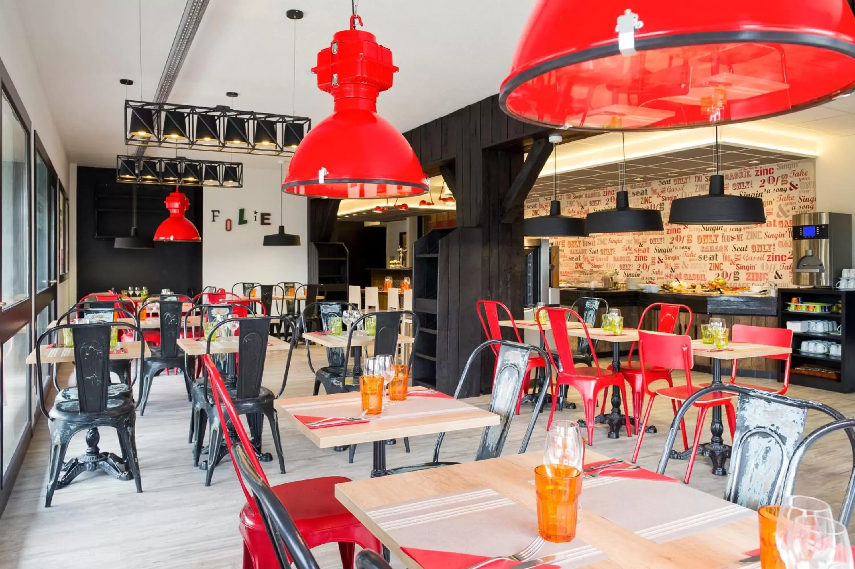 Restaurant/Places to Eat in ibis Styles Chartres Métropole