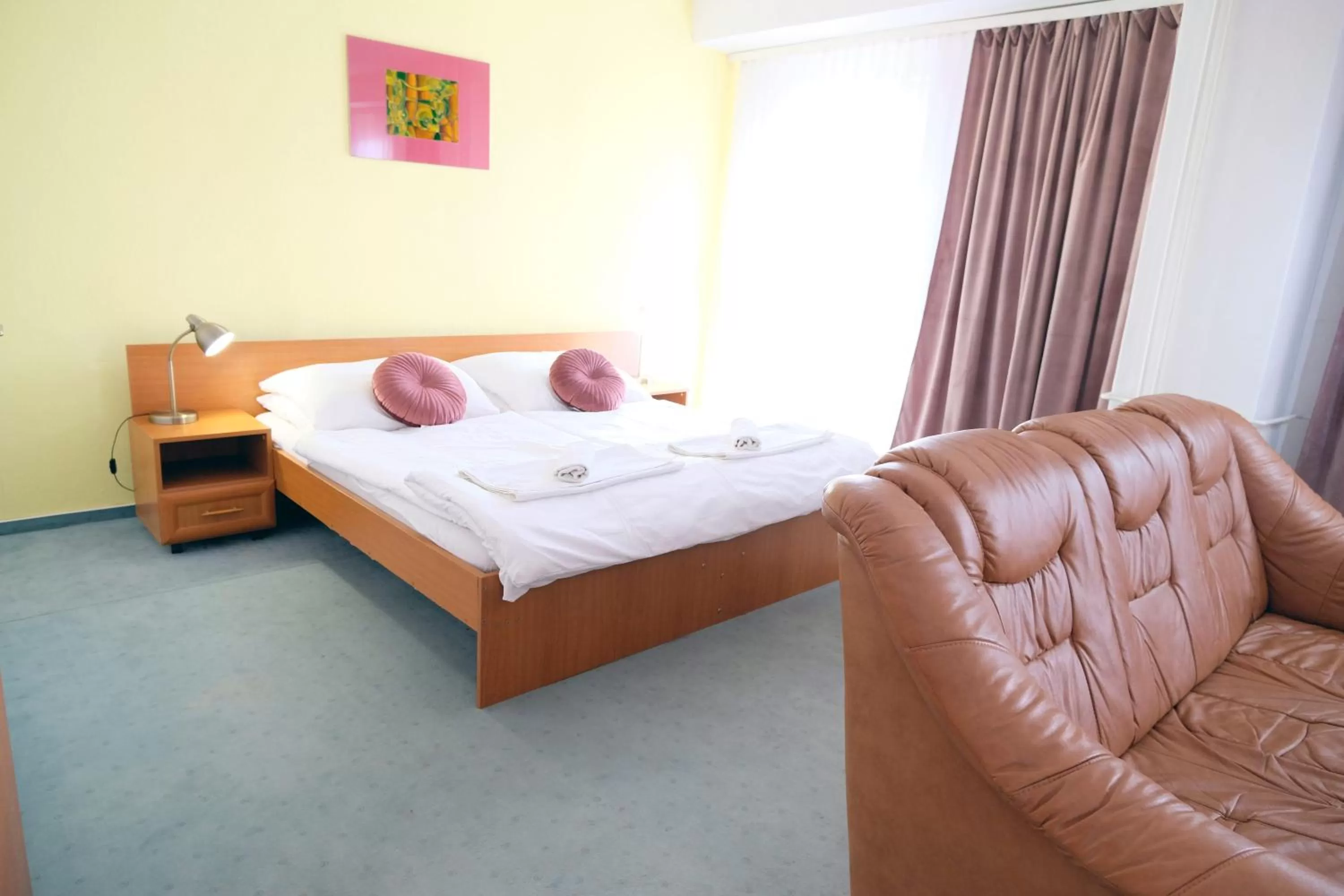 Photo of the whole room in Art Hotel