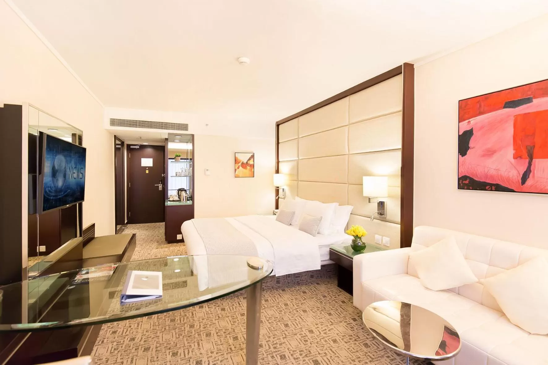 Bed in Regal Kowloon Hotel