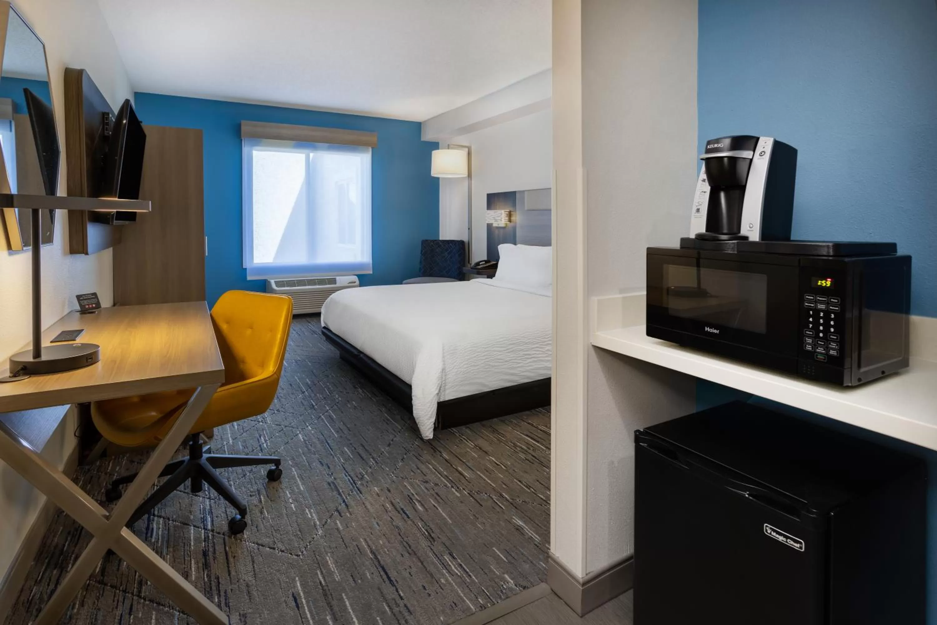 Photo of the whole room, Bed in Holiday Inn Express and Suites Tampa I-75 at Bruce B. Downs by IHG