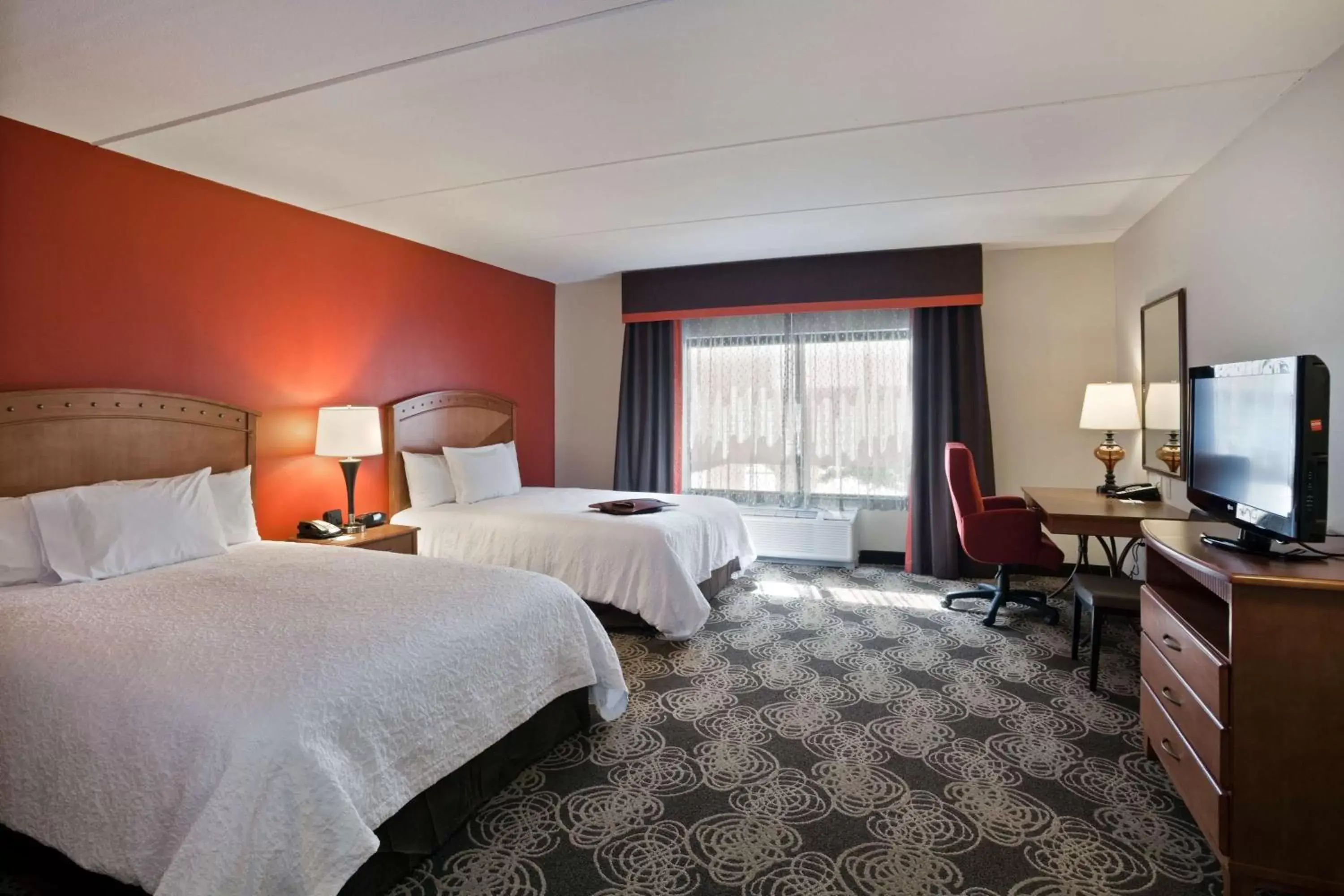Bed in Hampton Inn & Suites Dallas-Allen