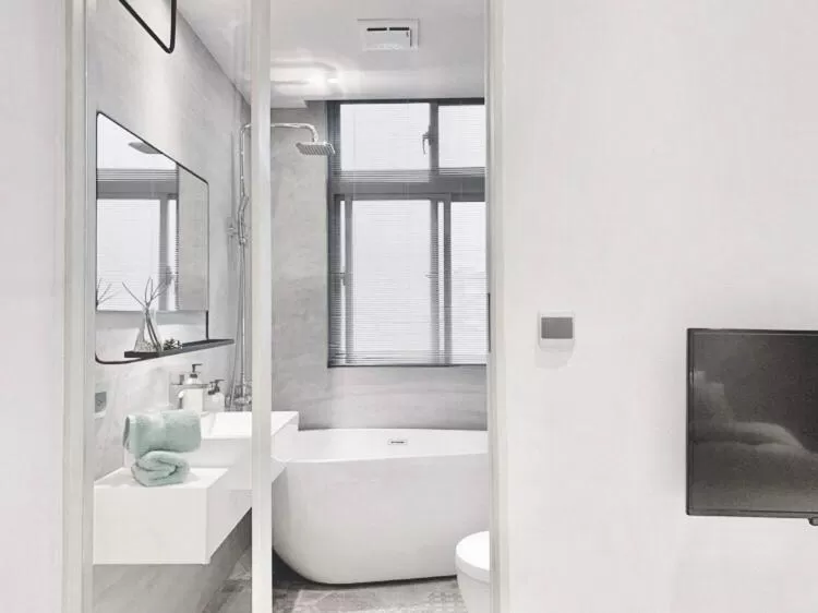 Shower in The Door Inn