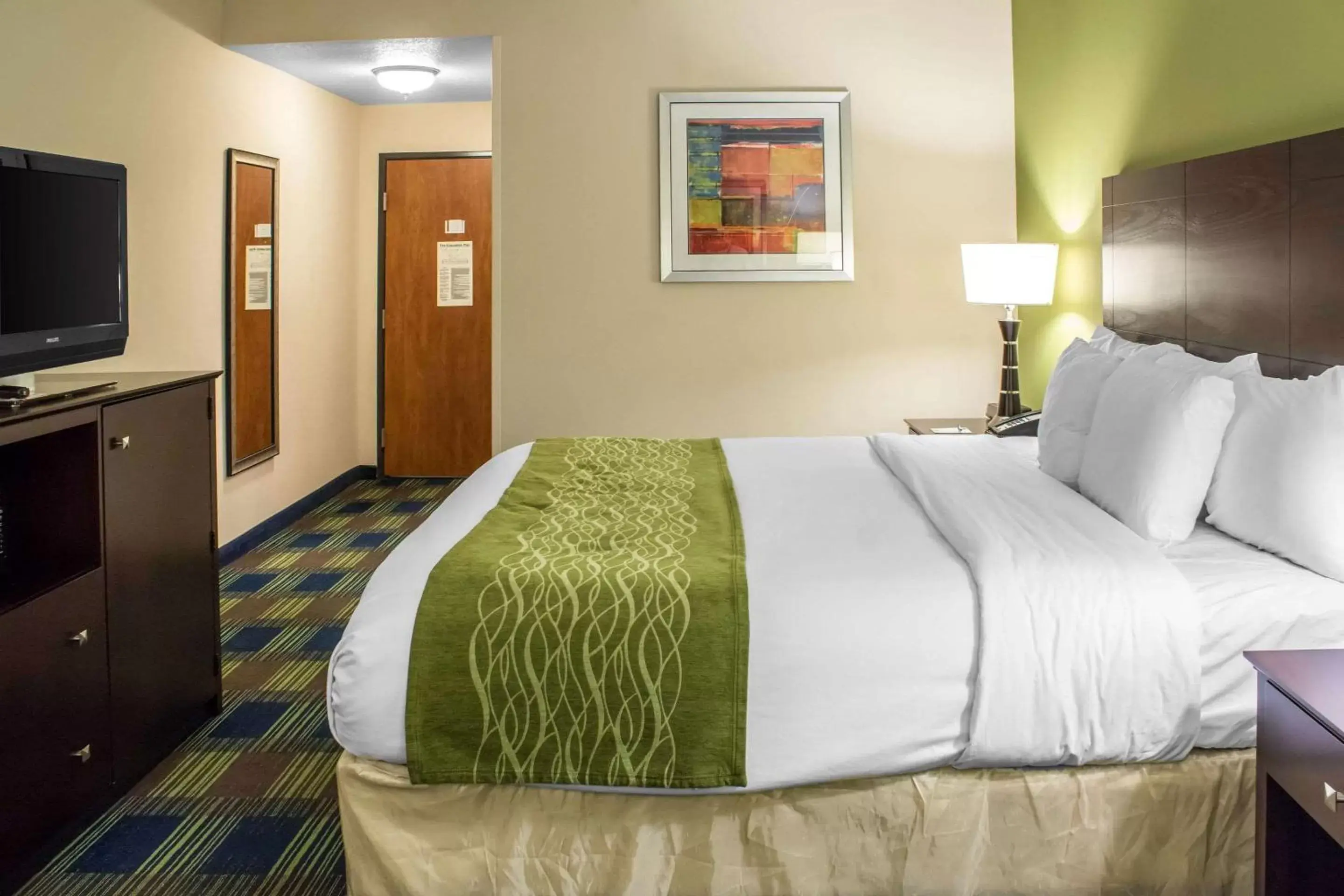 Photo of the whole room, Bed in Econo Lodge Ankeny – Des Moines