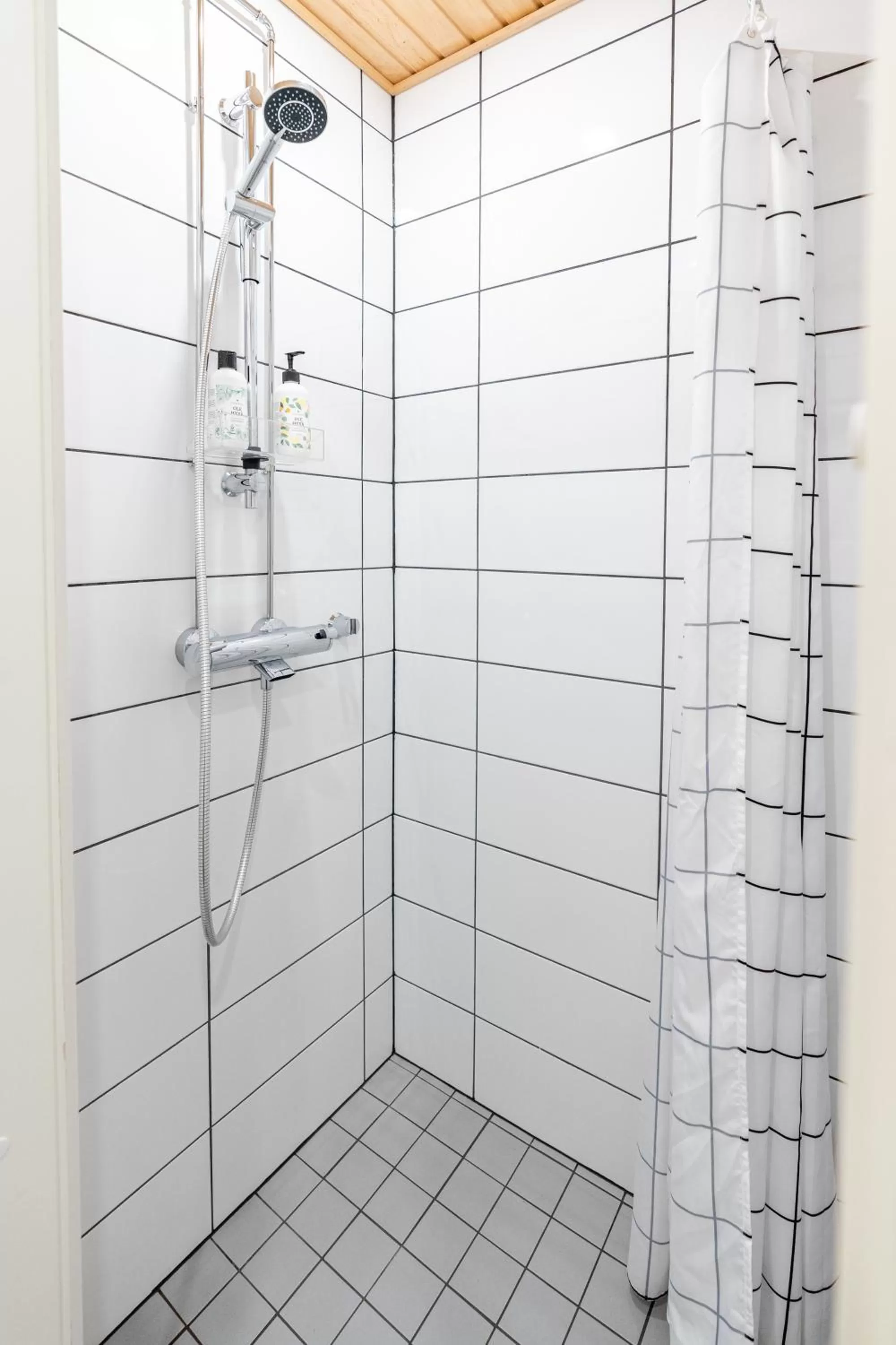 Bathroom in Haapala Brewery restaurant and accommodation