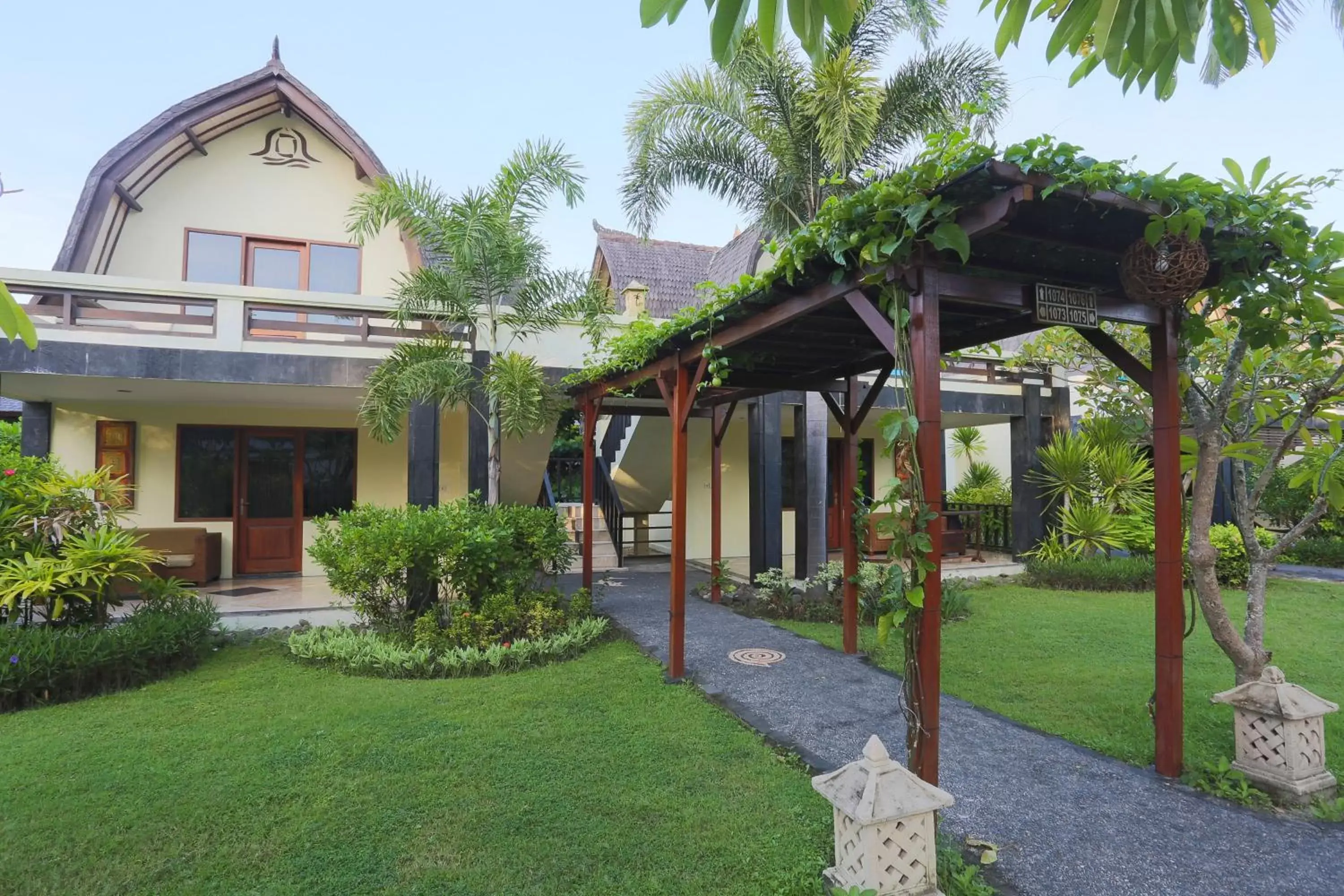 Property building in Vila Ombak Property building in Vila Ombak