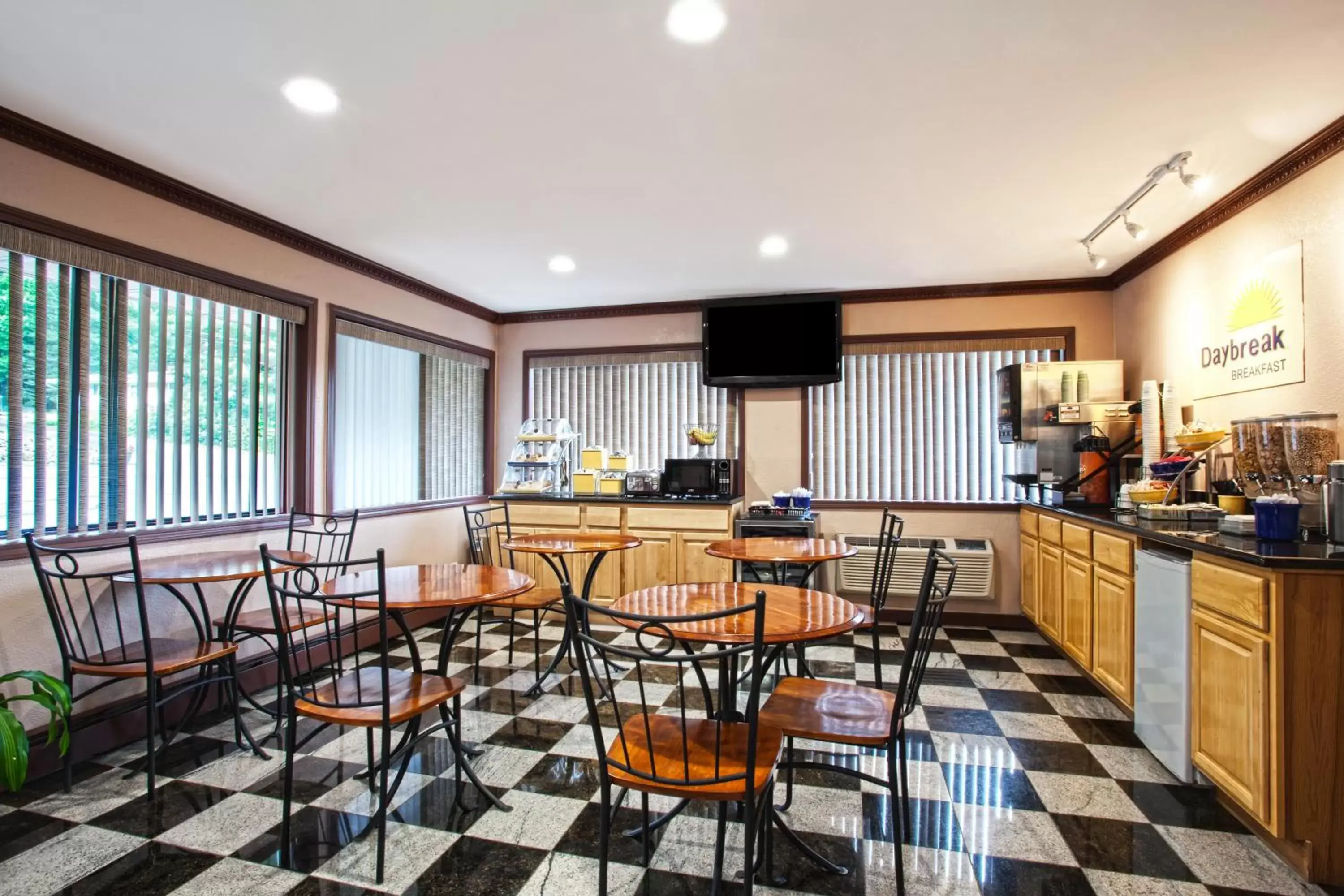 Restaurant/Places to Eat in Days Inn by Wyndham Wurtsboro