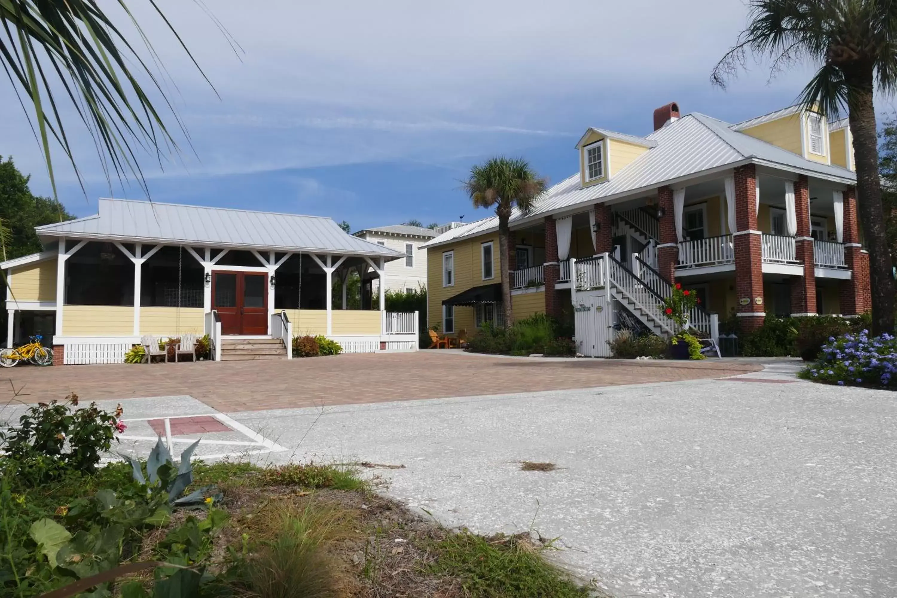 Facade/entrance, Garden in Beachview Inn and Spa