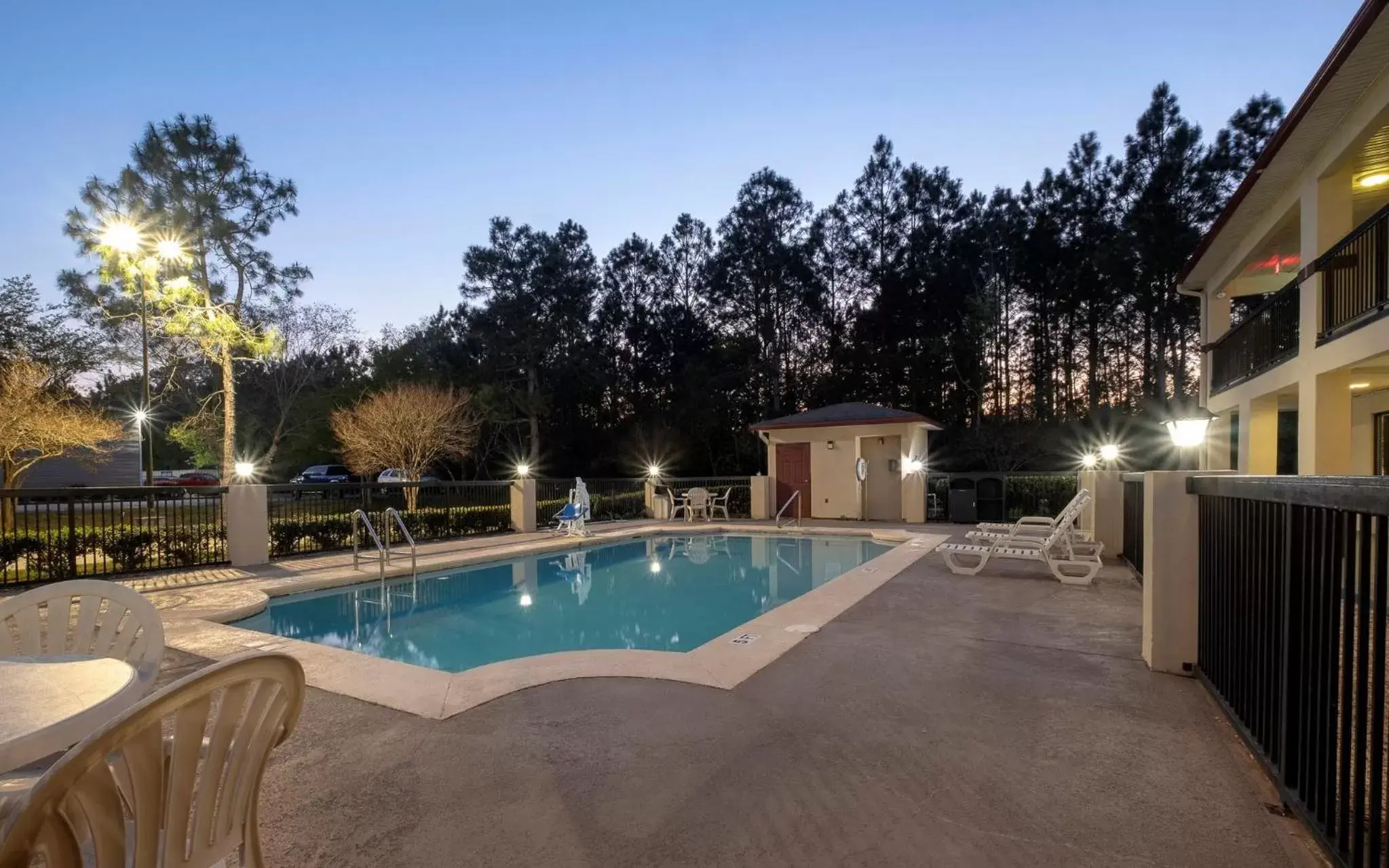 Swimming Pool in Red Roof Inn Gulf Shores