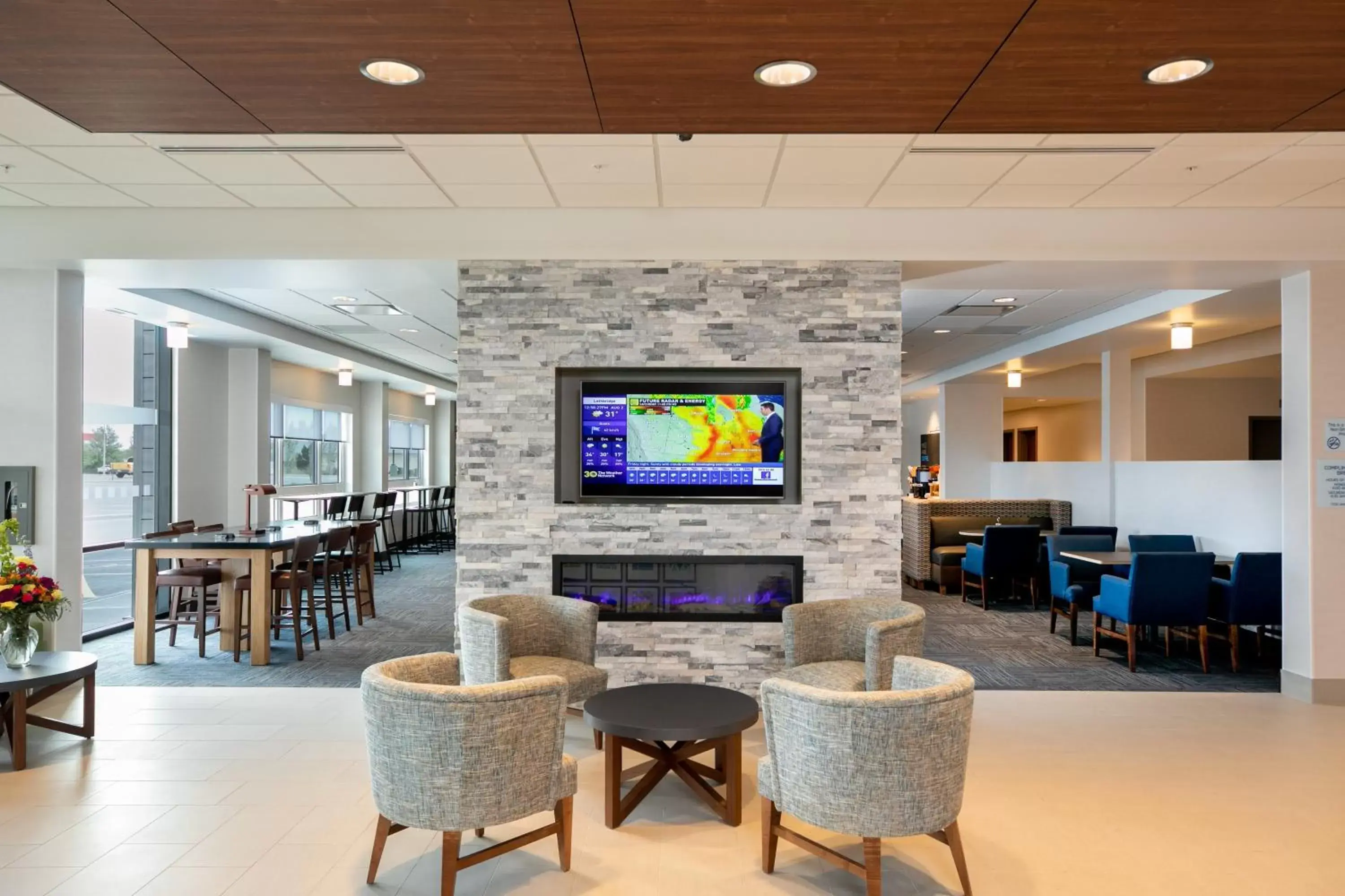 Lobby or reception in Holiday Inn Express - Lethbridge Southeast, an IHG Hotel