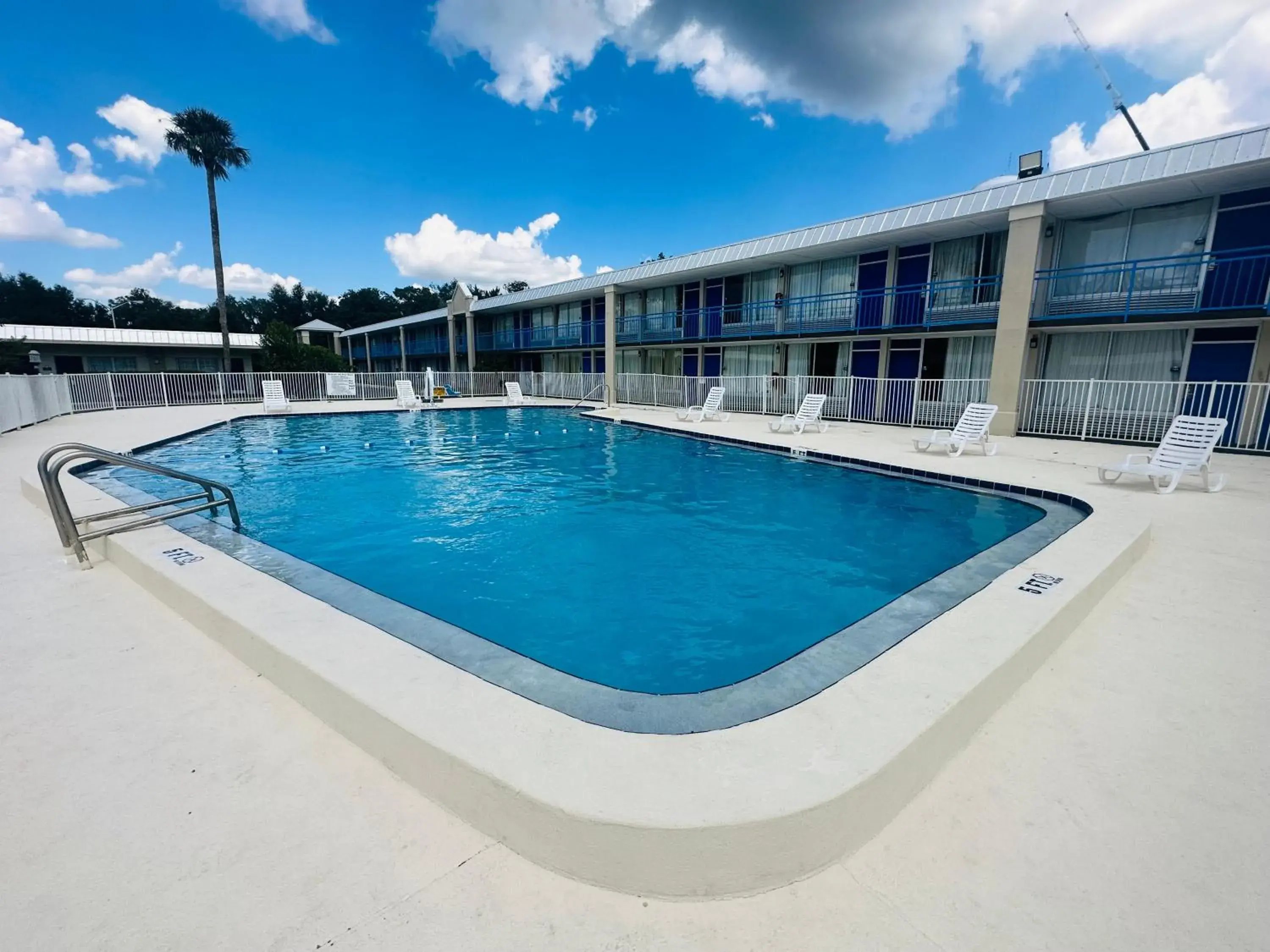 Pool view, Swimming Pool in Rodeway Inn