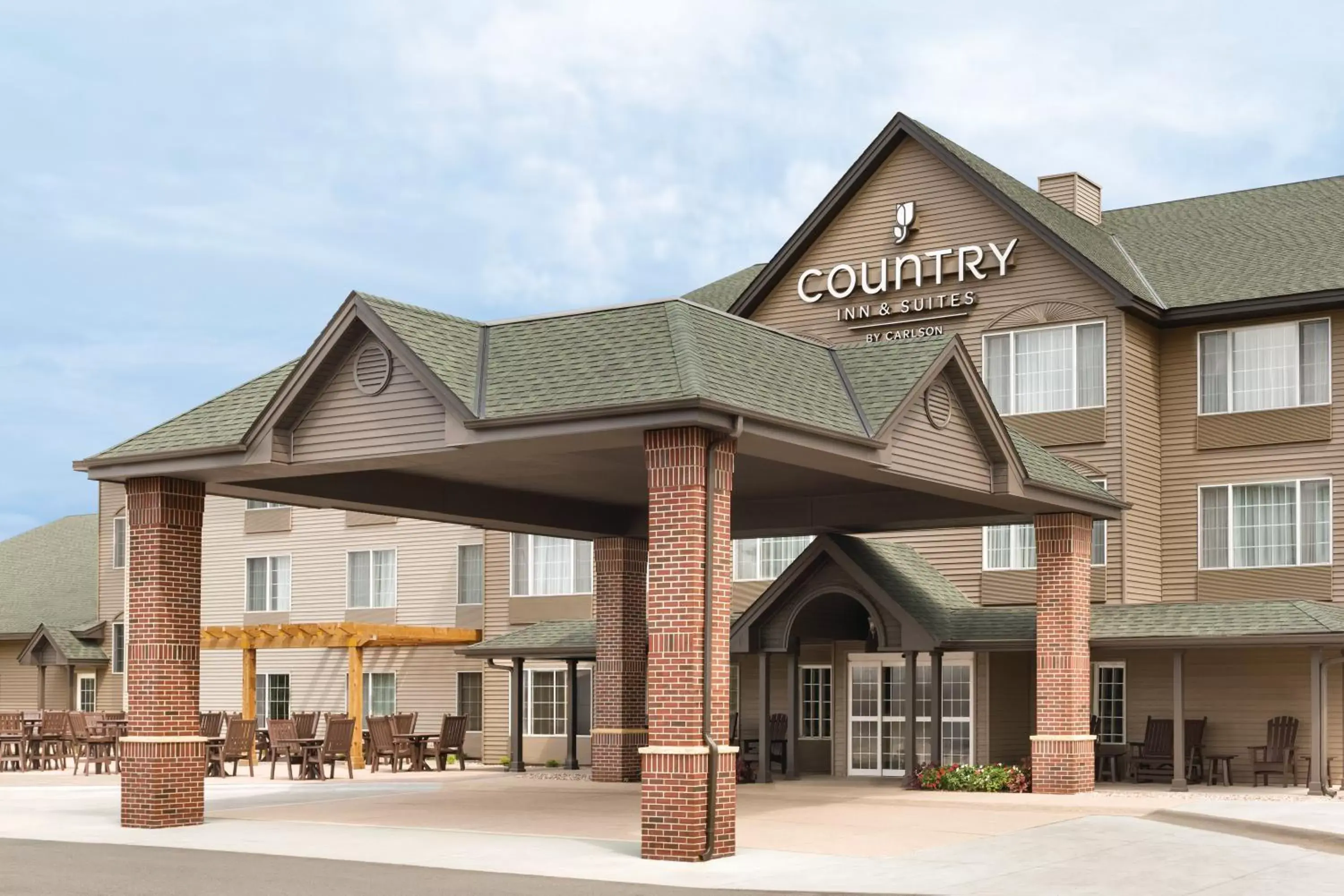 Facade/entrance, Property Building in Country Inn & Suites by Radisson, Mankato Hotel and Conference Center, MN