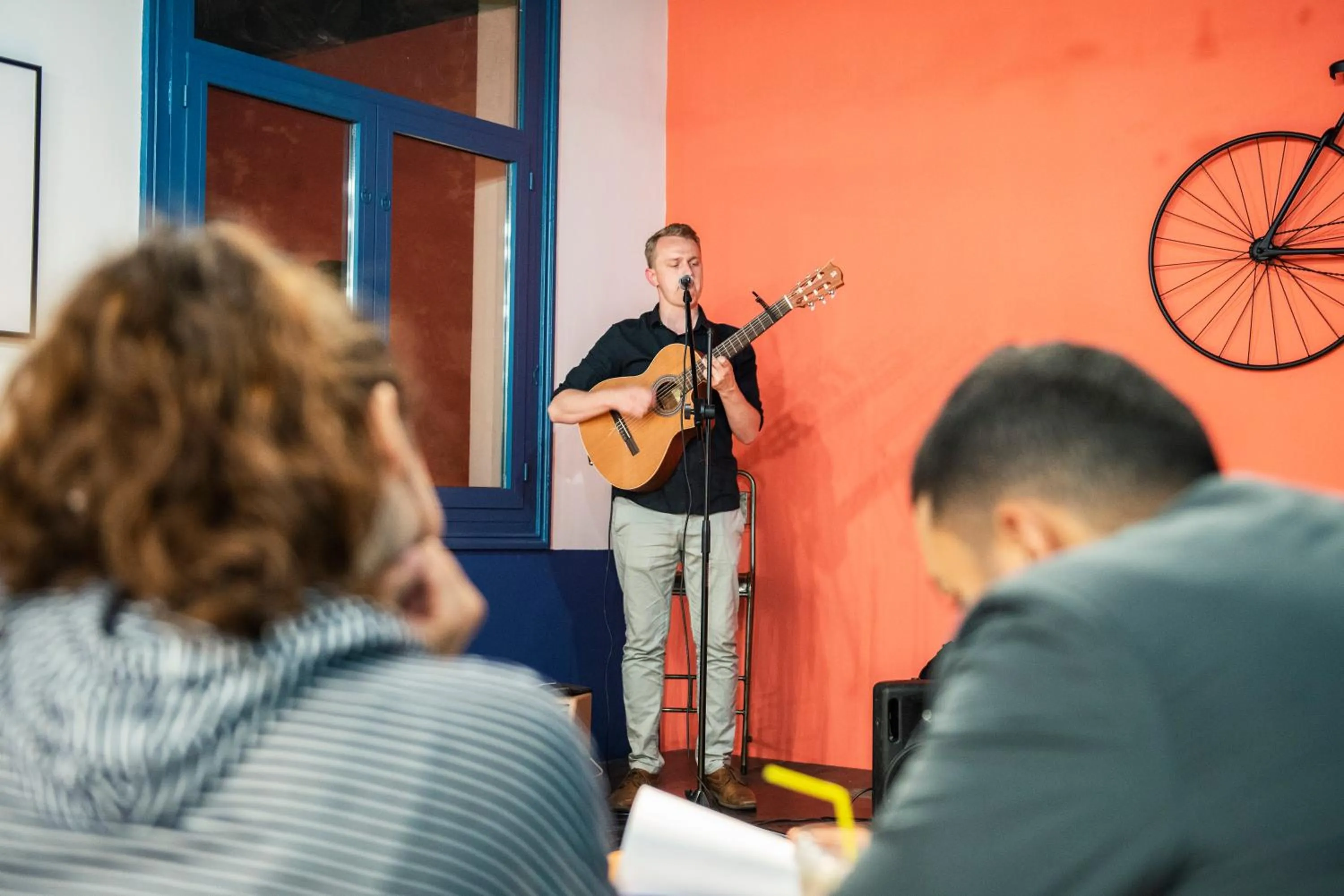 Evening entertainment in Safestay Barcelona Passeig de Gràcia