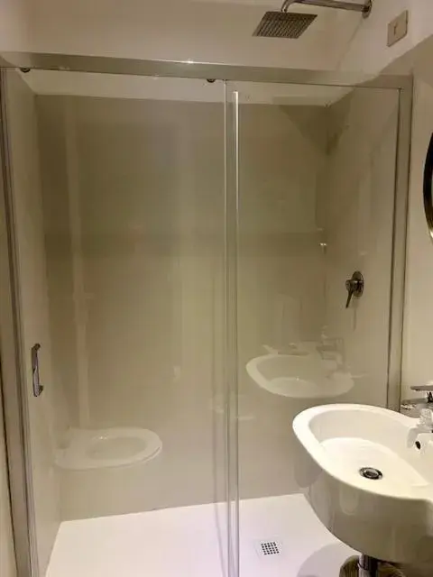 Bathroom in Hotel Lombardi