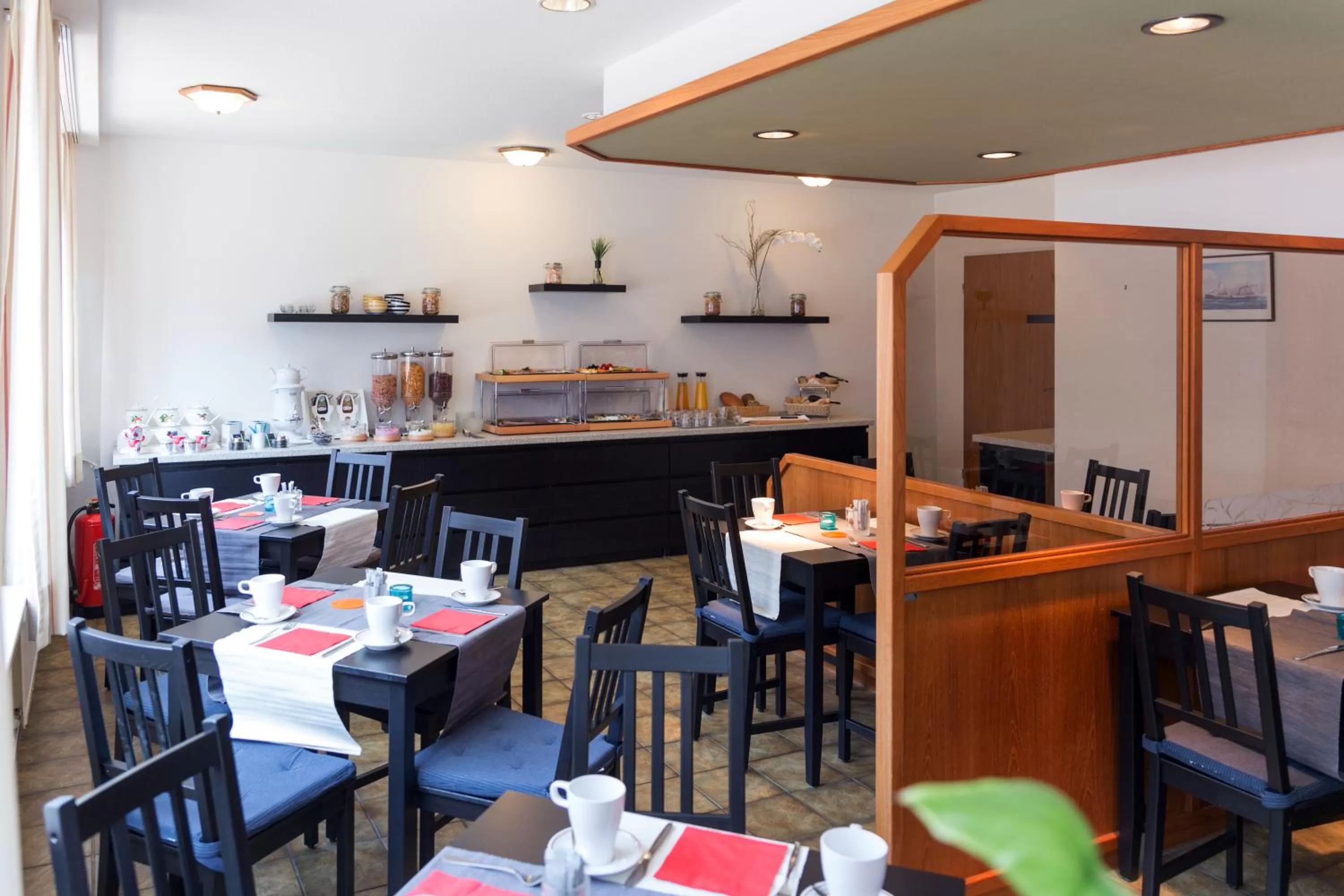 Restaurant/places to eat in Hotel & Apartment Am Theaterplatz