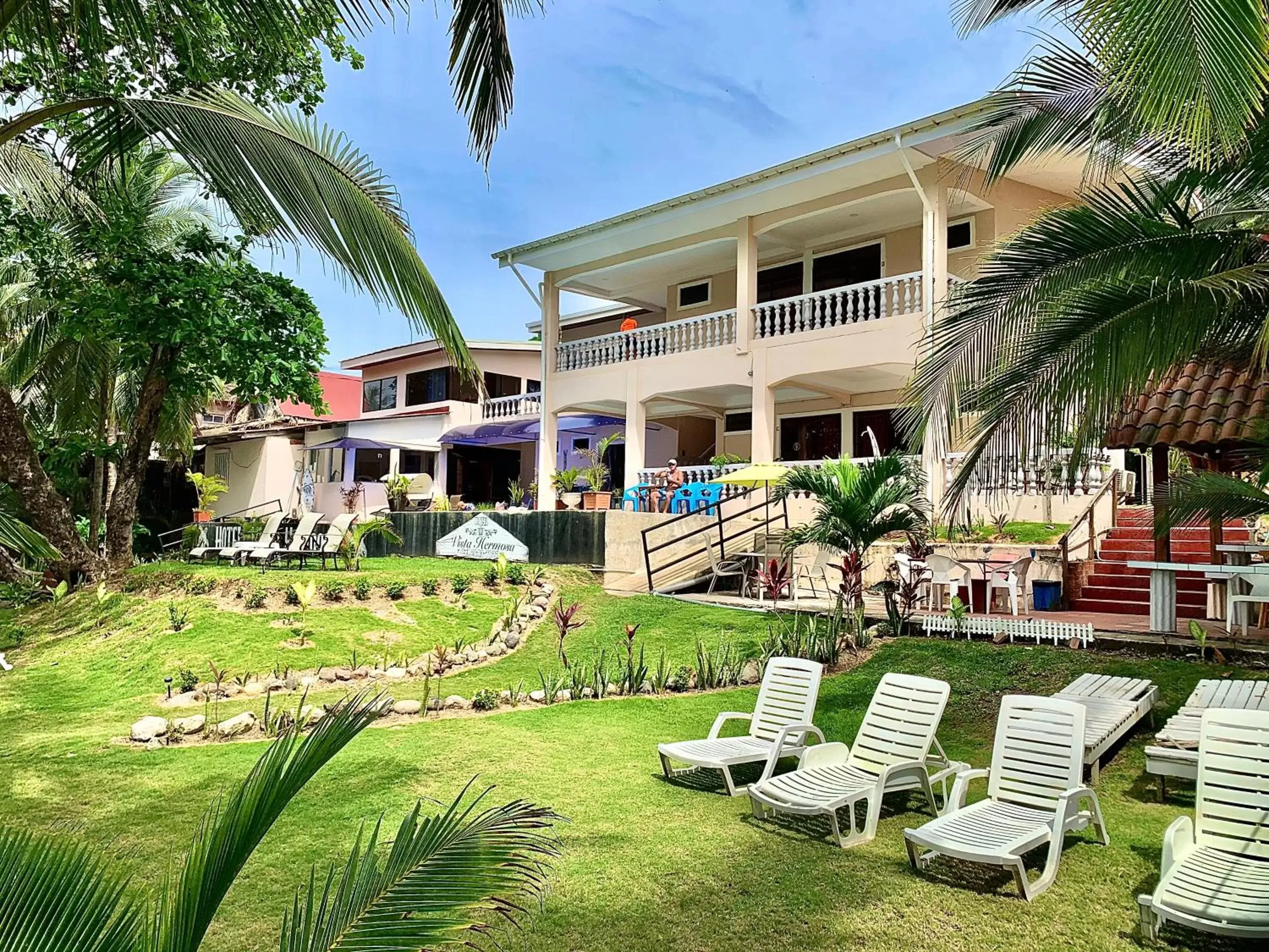 Property Building in Hotel Beachfront Vista Hermosa