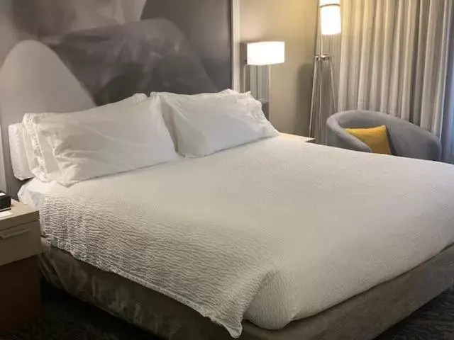 Bedroom, Bed in Courtyard by Marriott Hickory