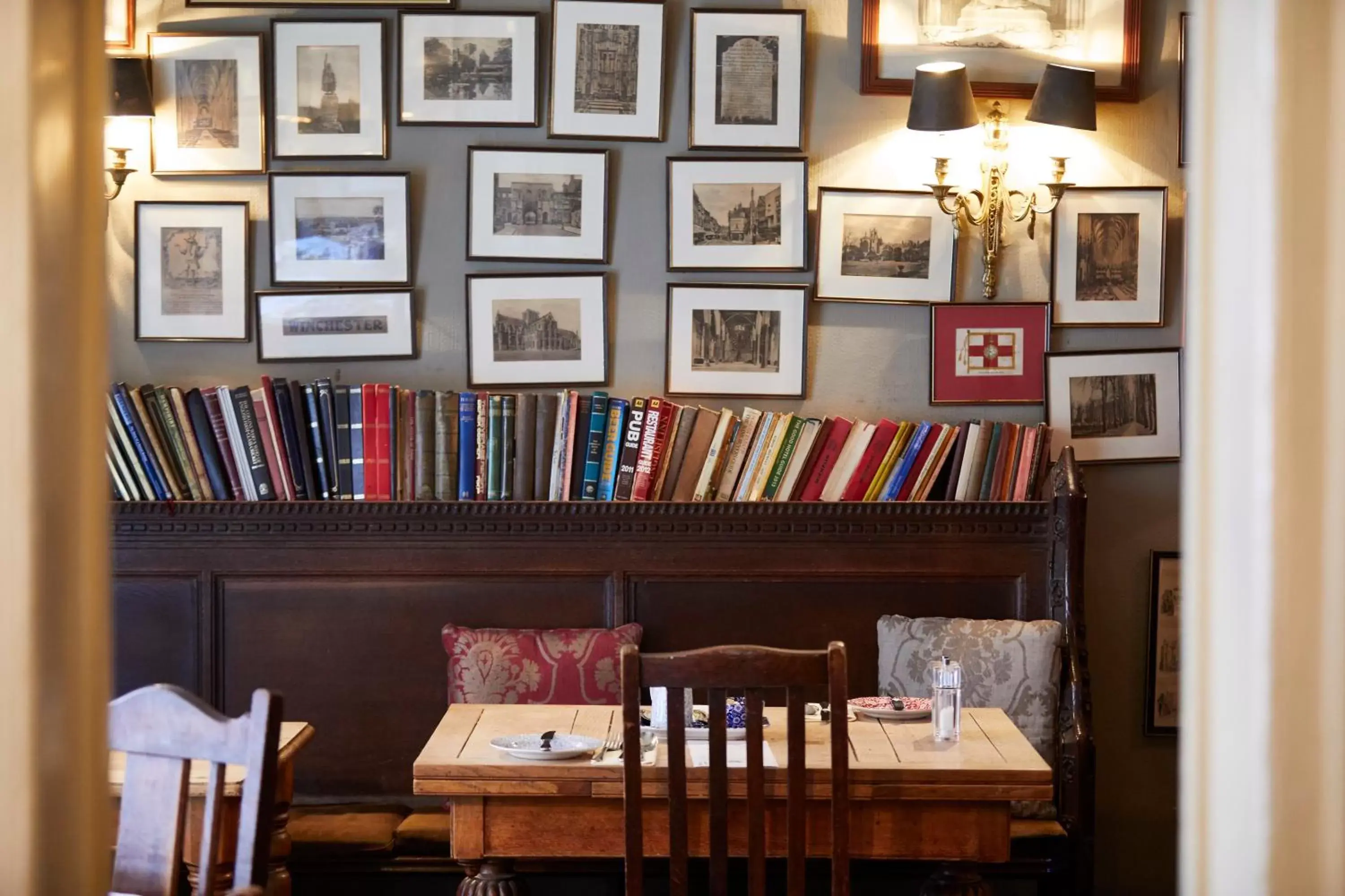 Restaurant/places to eat, Library in Wykeham Arms