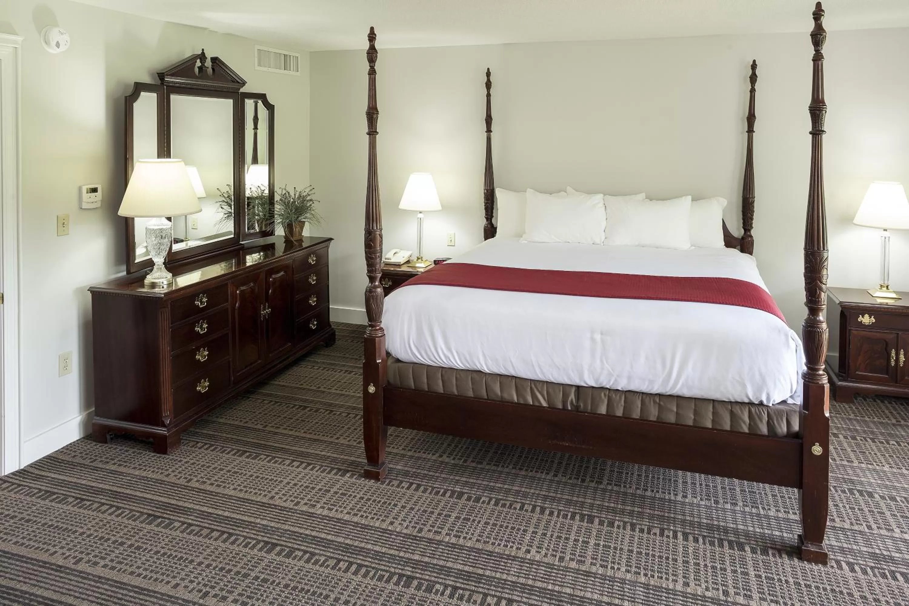 Bed in Fairbanks Inn