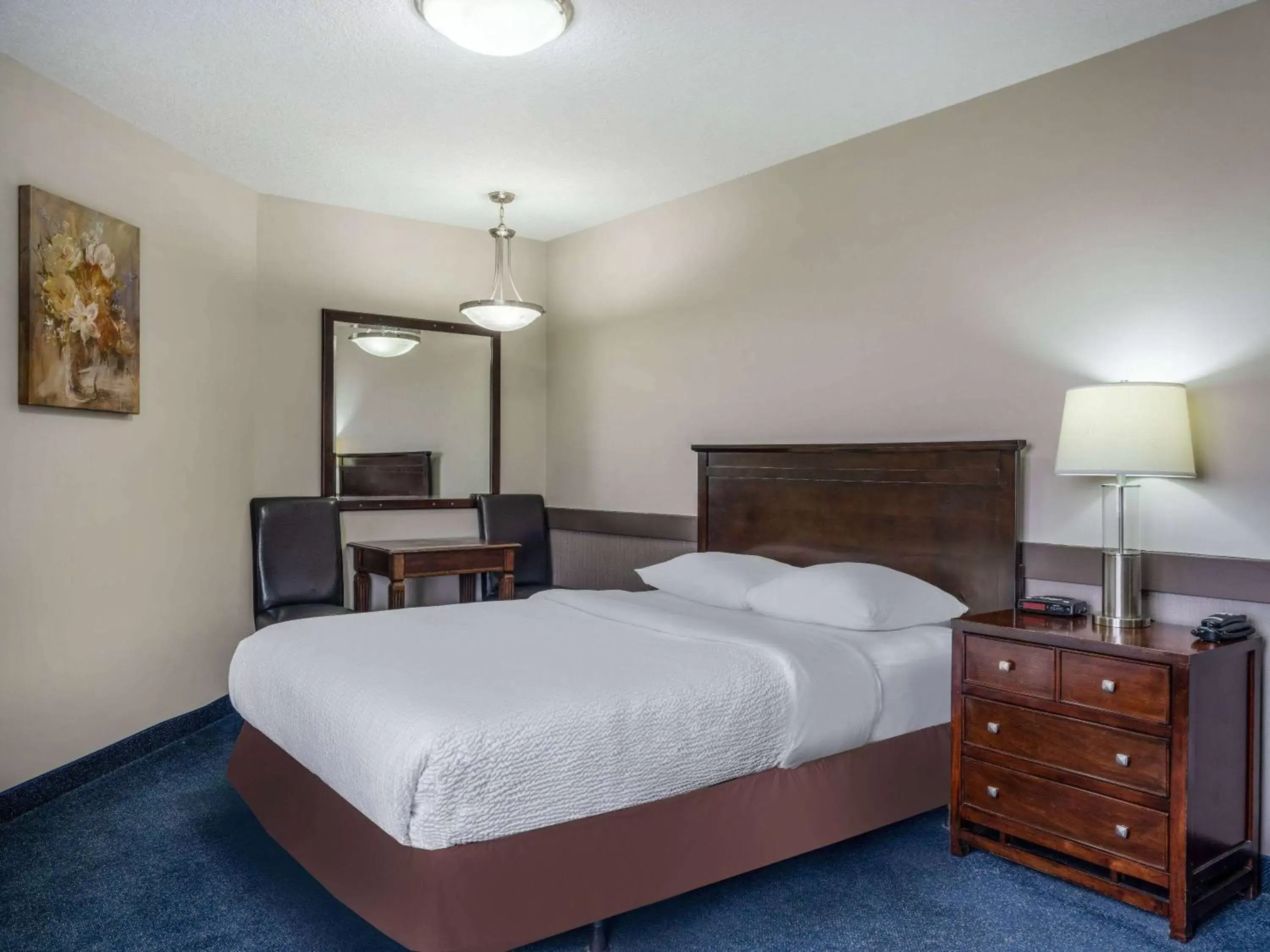 Photo of the whole room, Bed in Travelodge by Wyndham Wetaskiwin