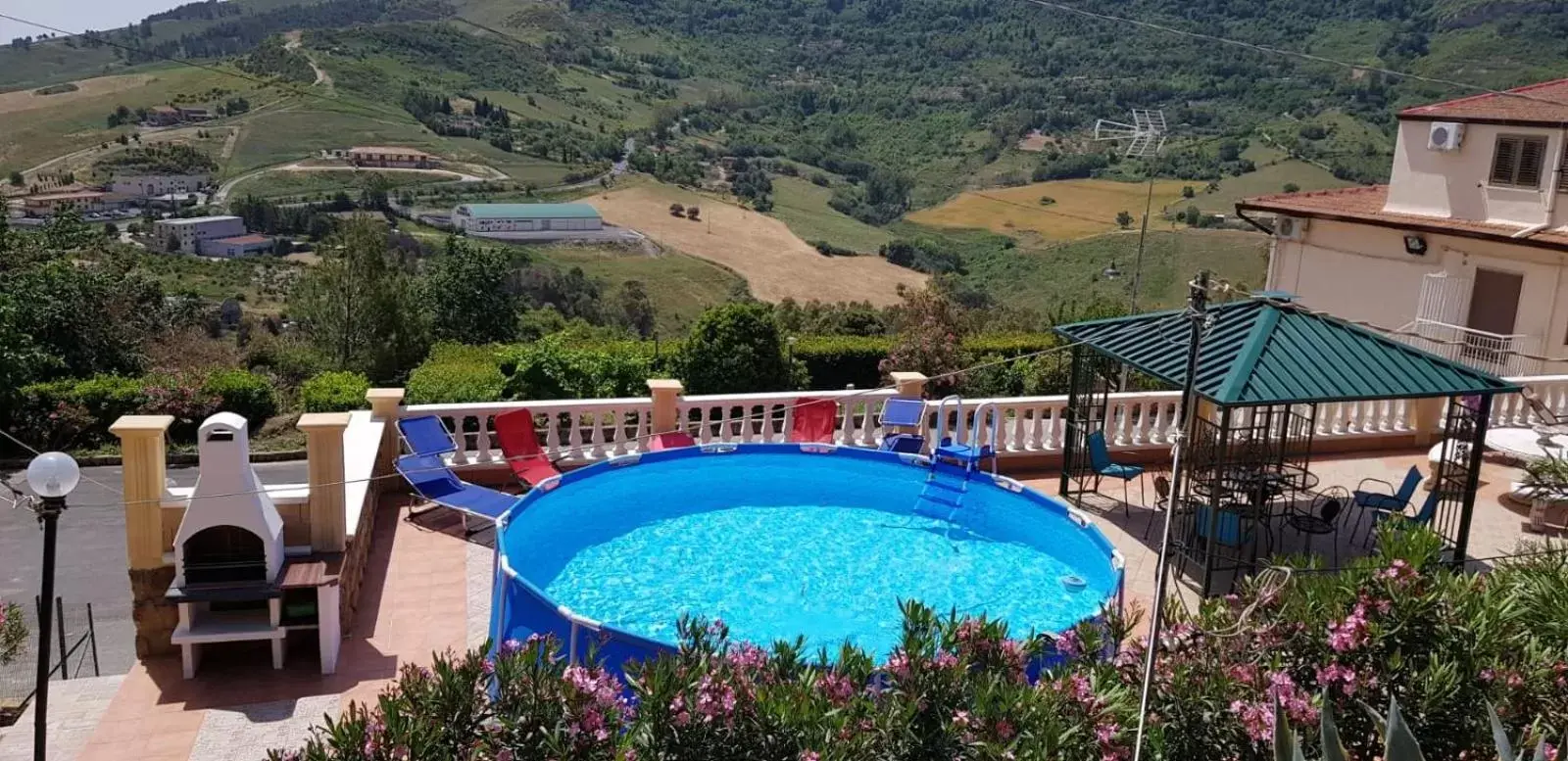 Pool View in B&B ed affittacamere da Pietro