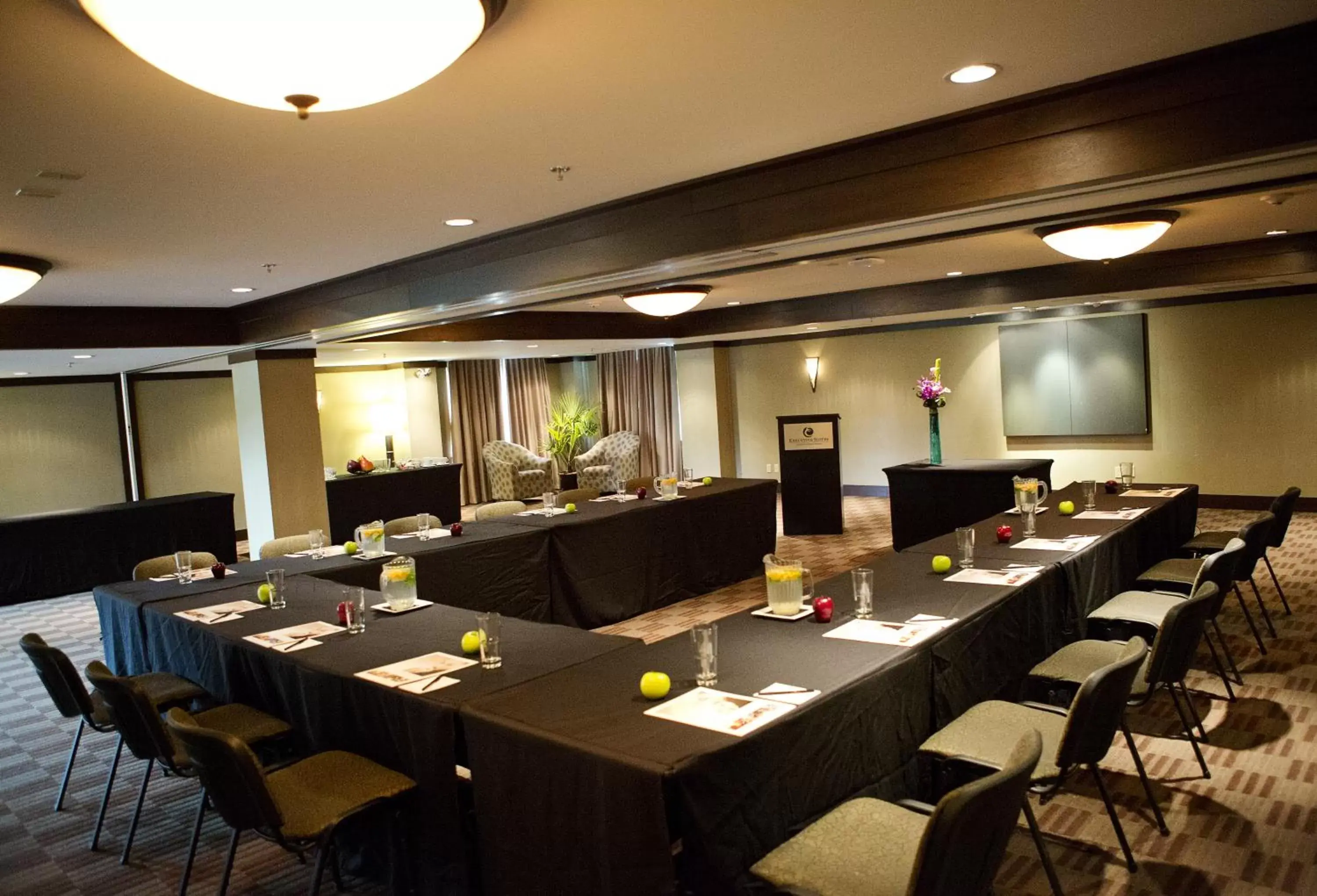 Business facilities in Executive Suites Hotel and Resort, Squamish