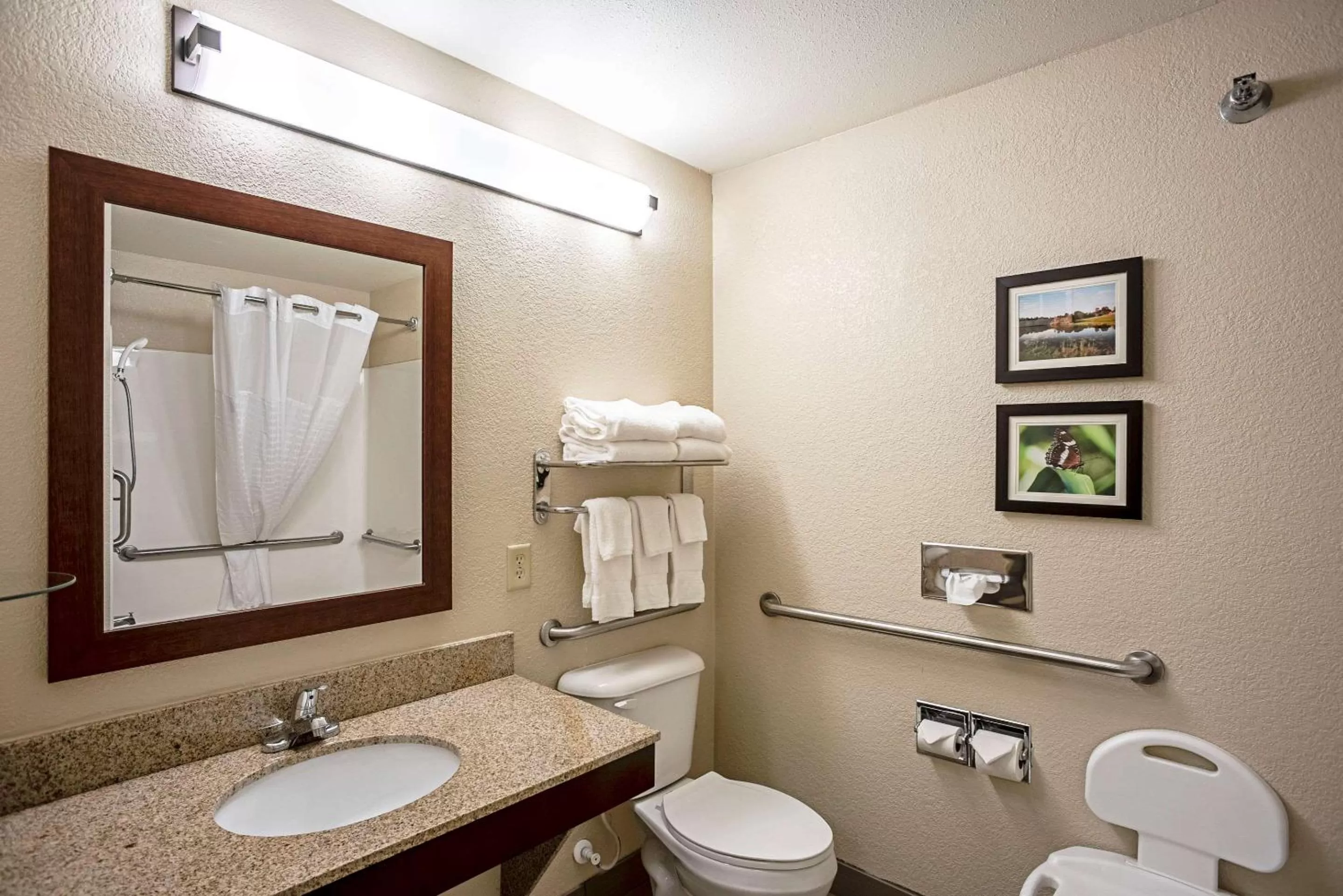 Queen Room with Two Queen Beds and Tub - Accessible/Non-Smoking in Comfort Inn & Suites Independence