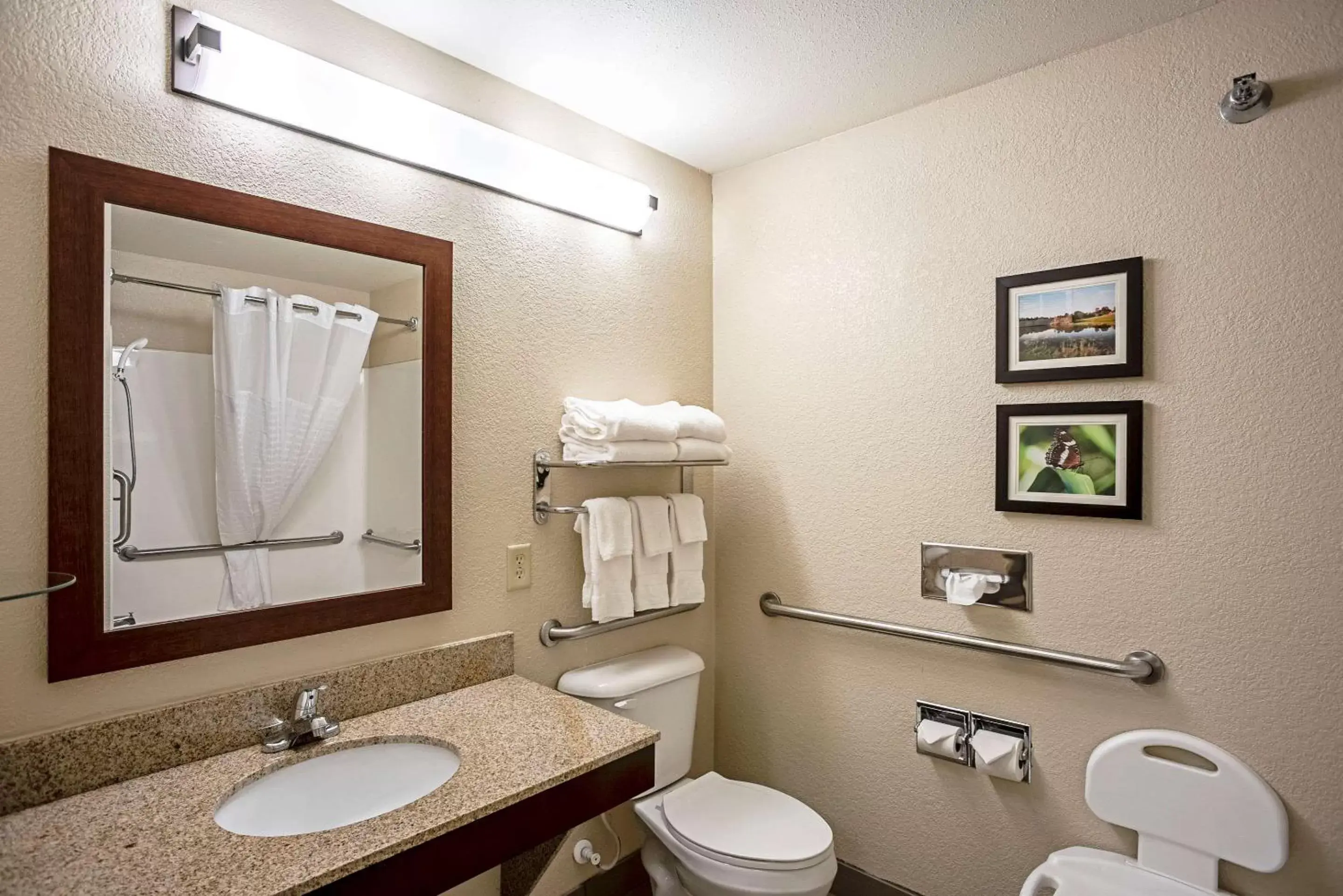 Bathroom in Comfort Inn & Suites Independence